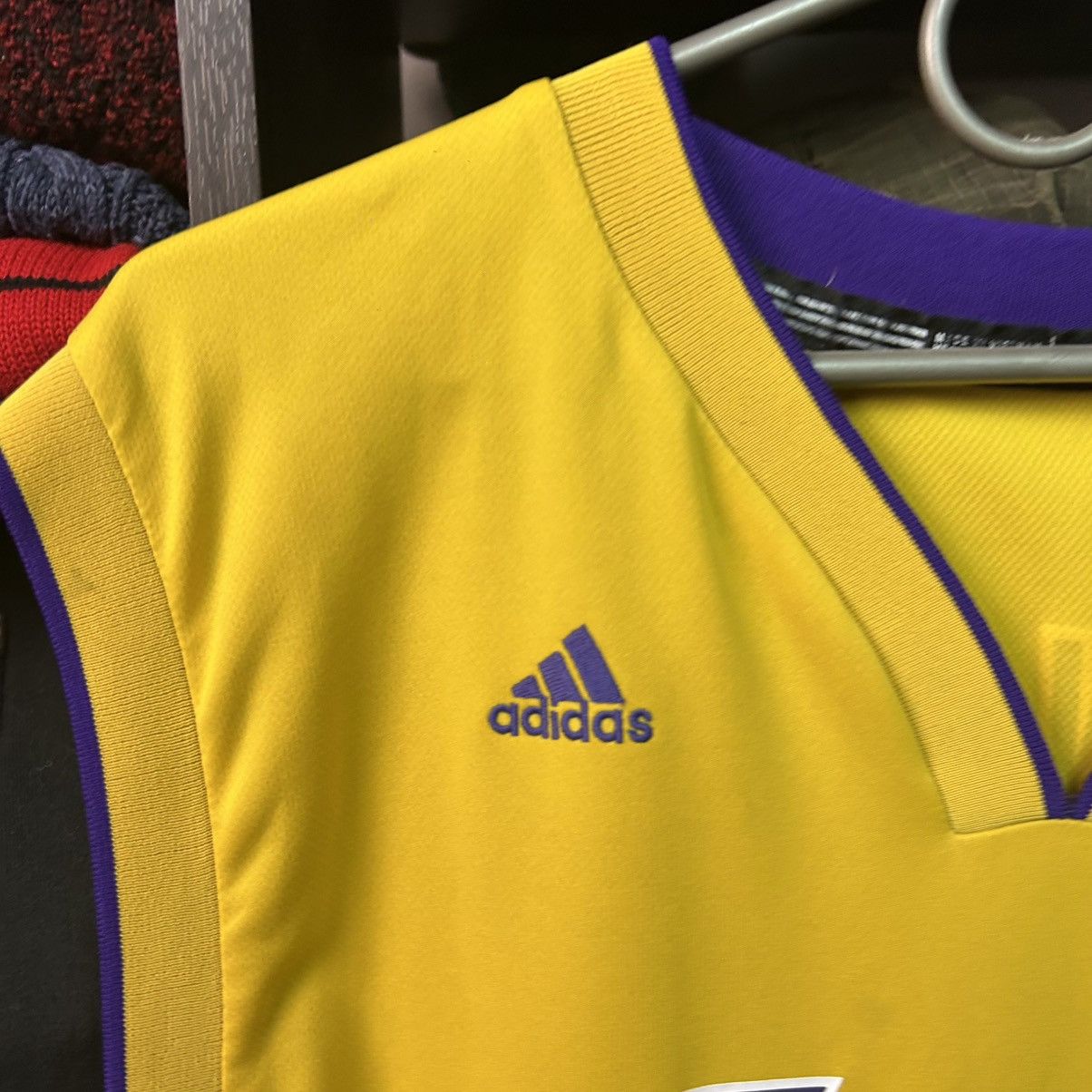 Adidas Vintage NBA Adidas Lakers 12 Howard Basketball Jersey size L Size US L / EU 52-54 / 3 - 3 Thumbnail