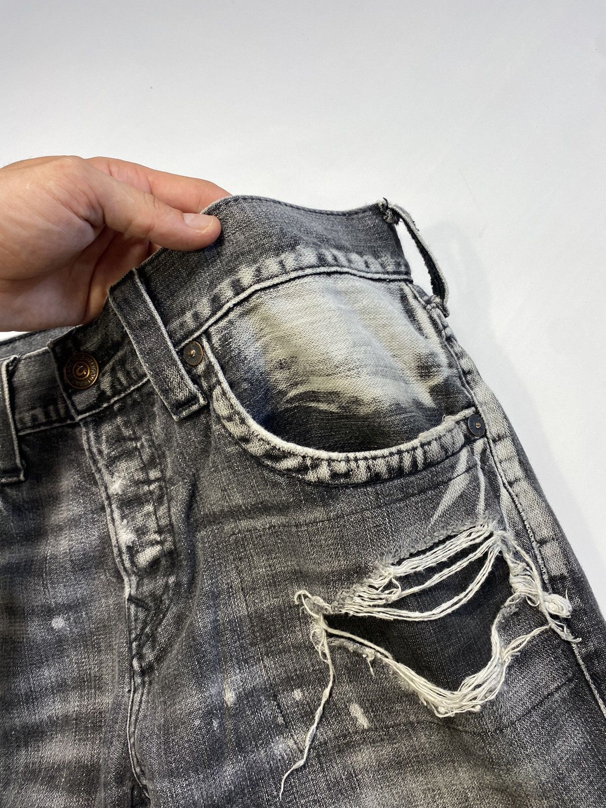 Hysteric Glamour × True Religion TRUE RELIGION RICKY RELAXED STRAIGHT DISTRESSED DENIM JEANS Size US 32 / EU 48 - 14 Thumbnail