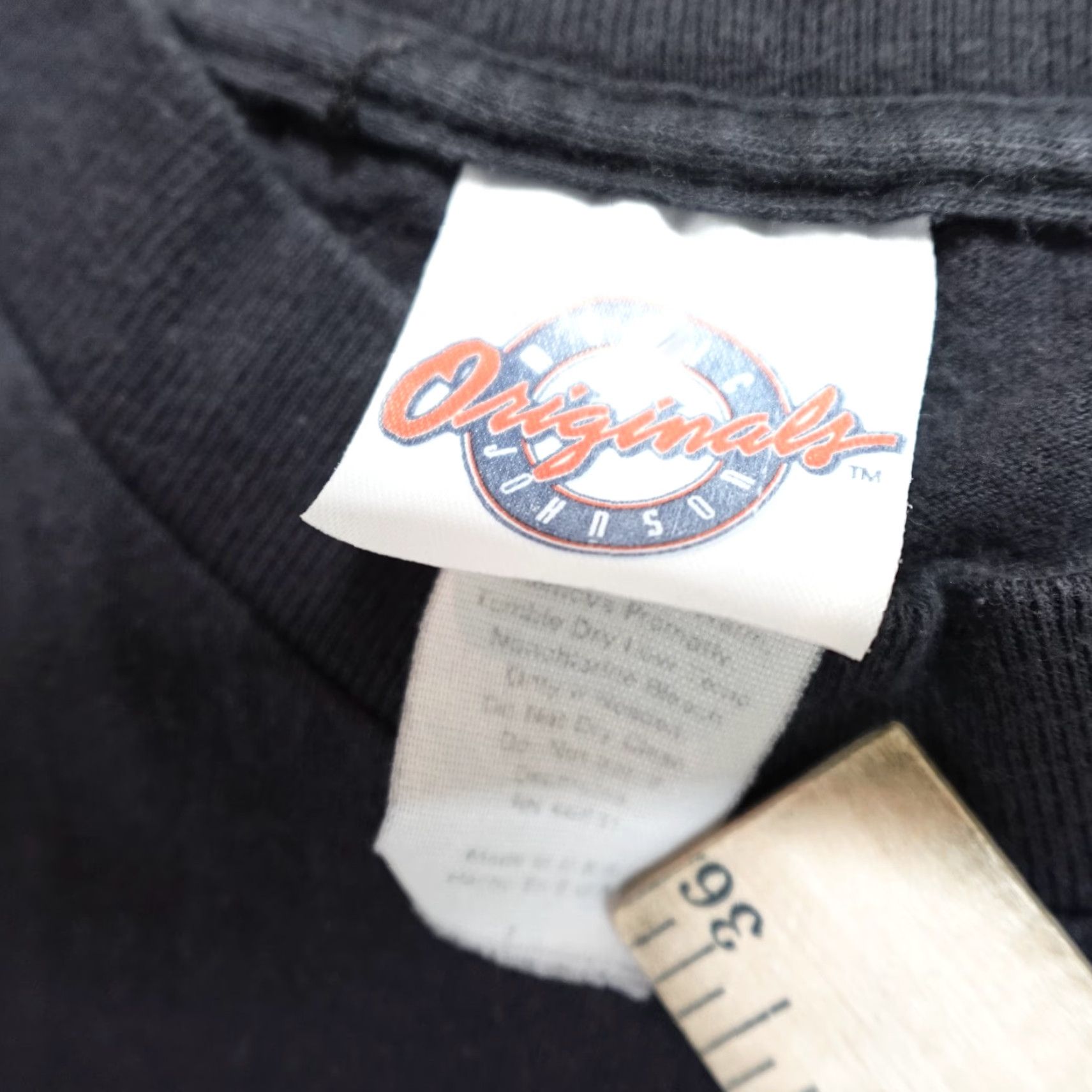 Vintage VINTAGE Chicago Bulls T-shirt Medium Black Spellout Cap Sleeves Single Stitch Shirts Men M Black Embroidered 2000s Bulls Size US M / EU 48-50 / 2 - 5 Thumbnail