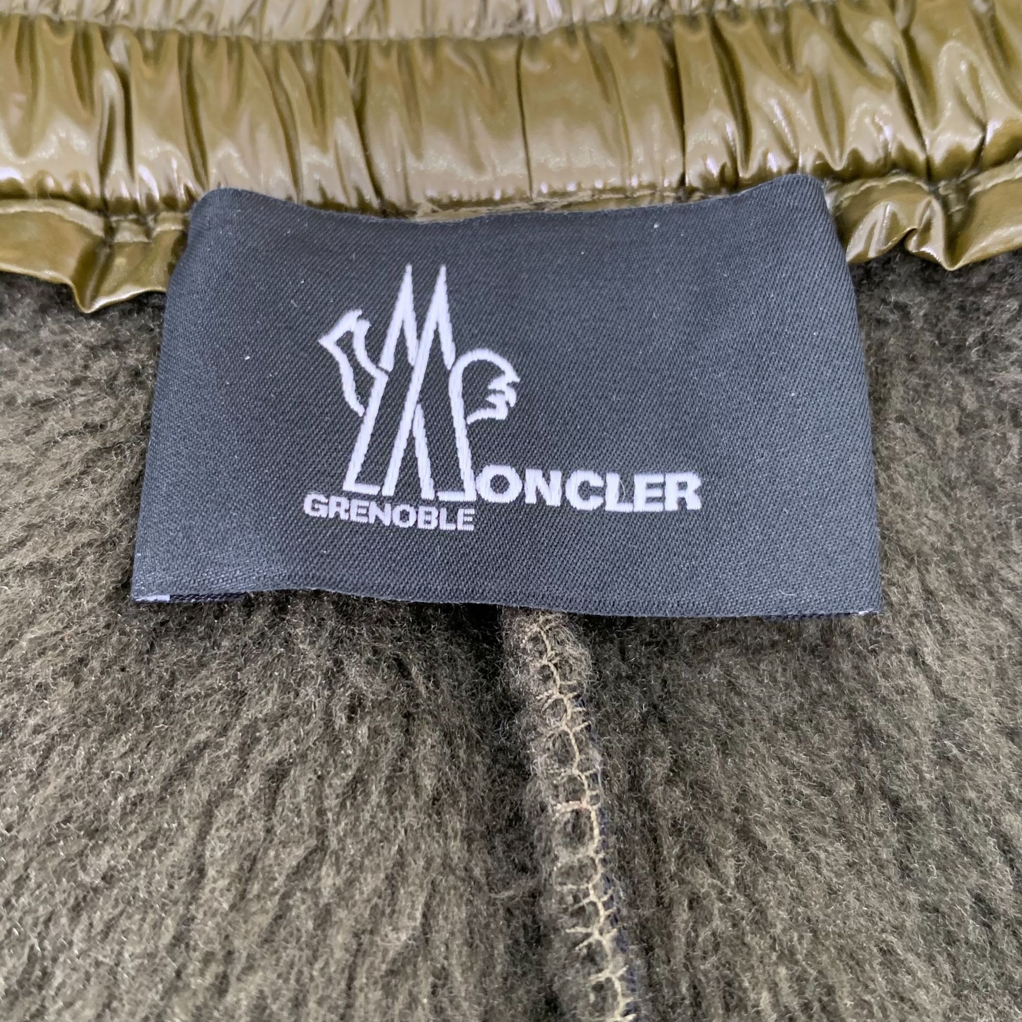Moncler Moncler Grenoble Military Green Plush Casual Trousers With E Size 25" / US 0 / IT 36 - 2 Thumbnail