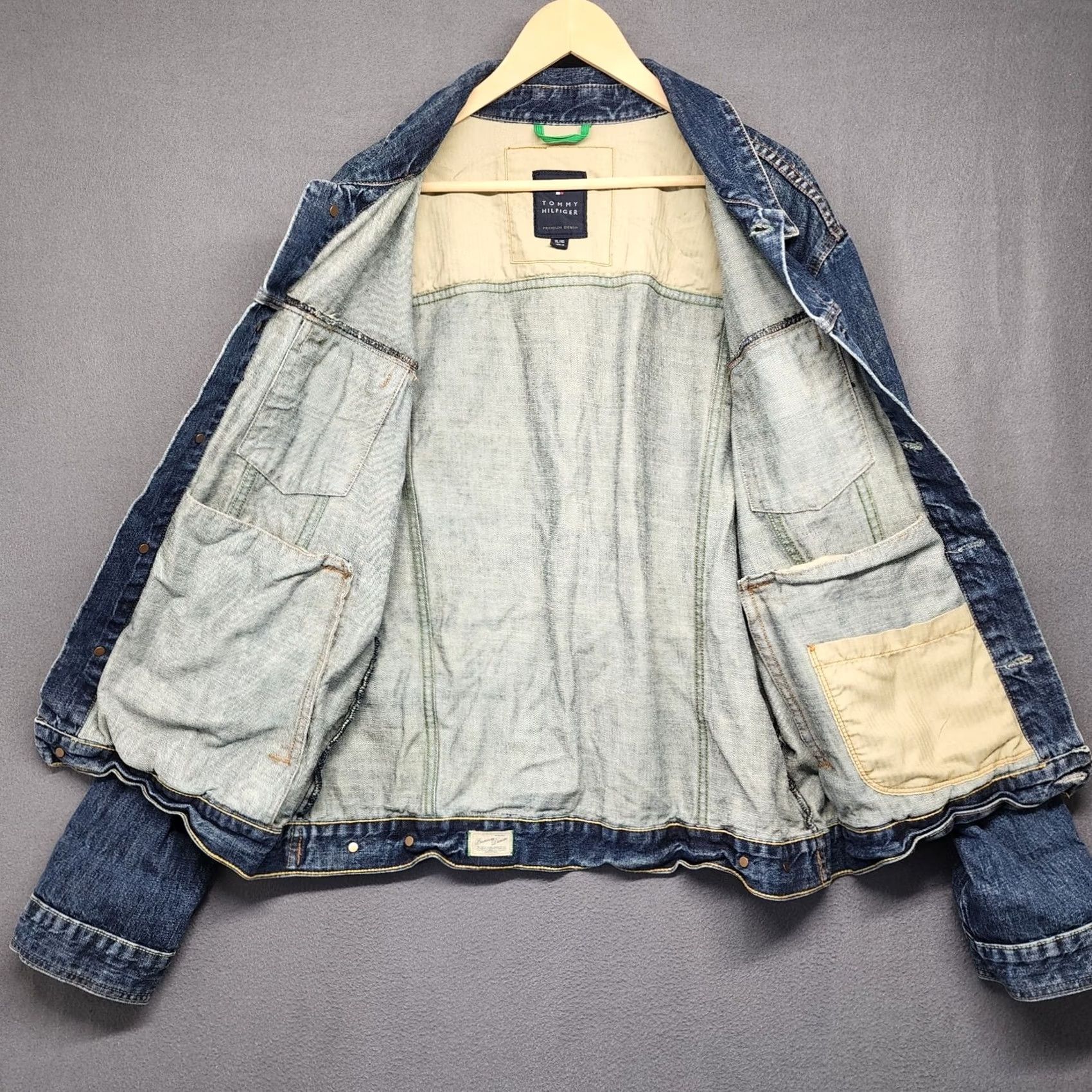 Tommy Hilfiger VINTAGE Tommy Hilfiger Jean Jacket Mens XL Blue Denim Trucker Y2K Jacket Mens XL Blue Denim Trucker Button Closure Vintage Mens Size US 36 / EU 52 - 3 Thumbnail
