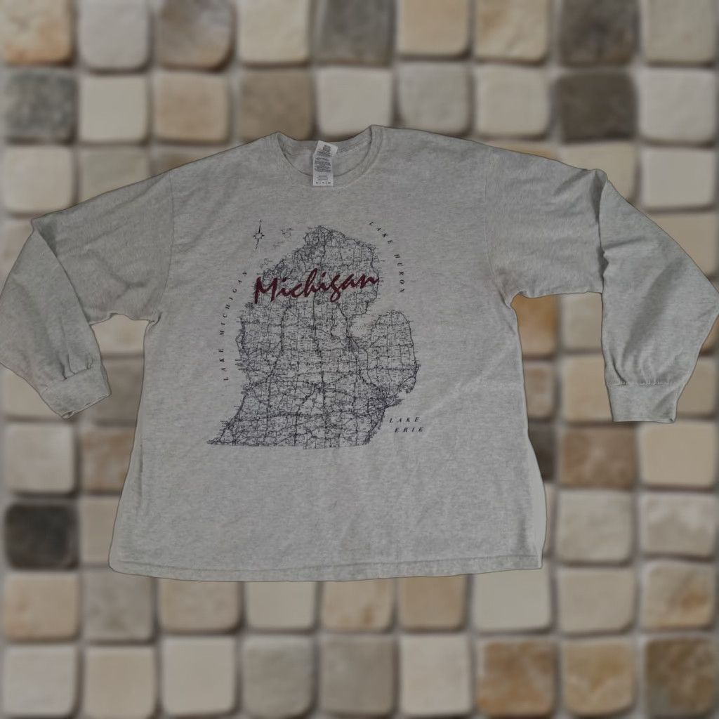 Gildan VINTAGE Michigan Printed Map 2 Sided Long Sleeve T-Shirt XL Grey Gildan Size US XL / EU 56 / 4 - 1 Thumbnail