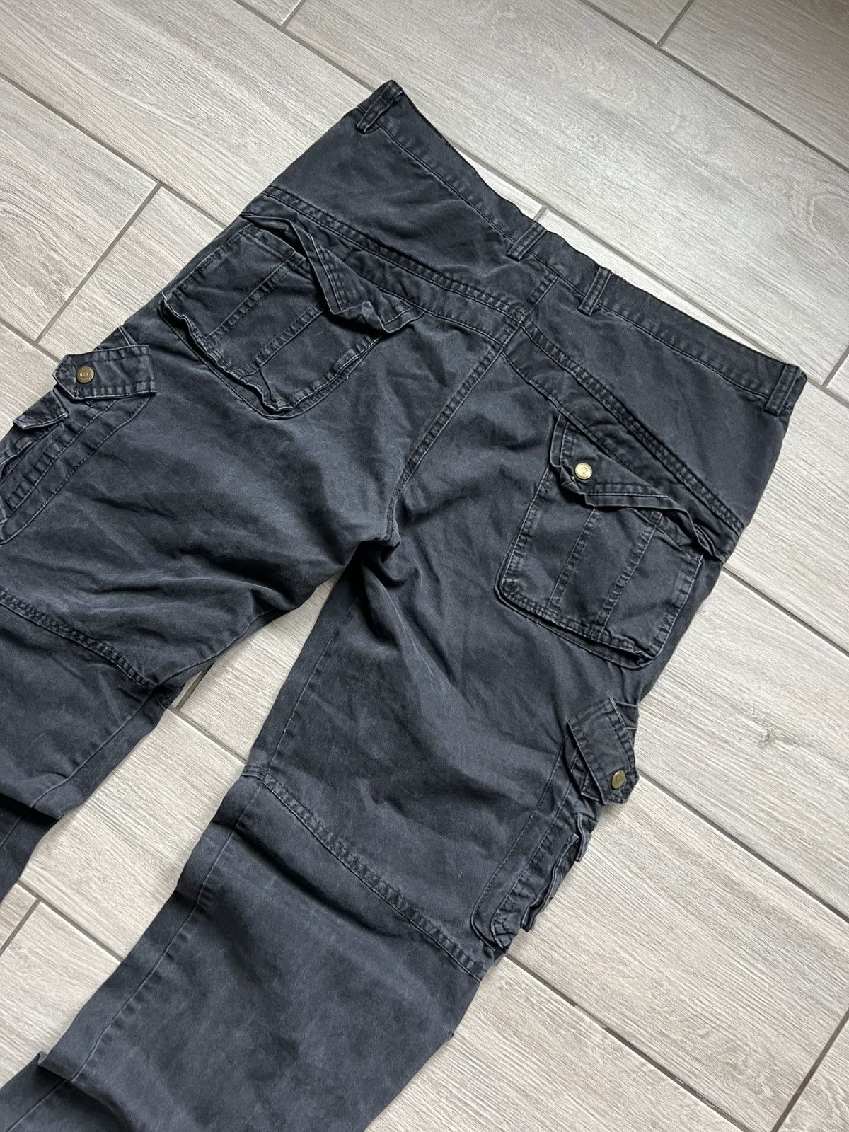 Japanese Brand Vintage Y2K Multi Pocket Cargo Pants (unisex) 38 Size Size US 38 / EU 54 - 17 Thumbnail
