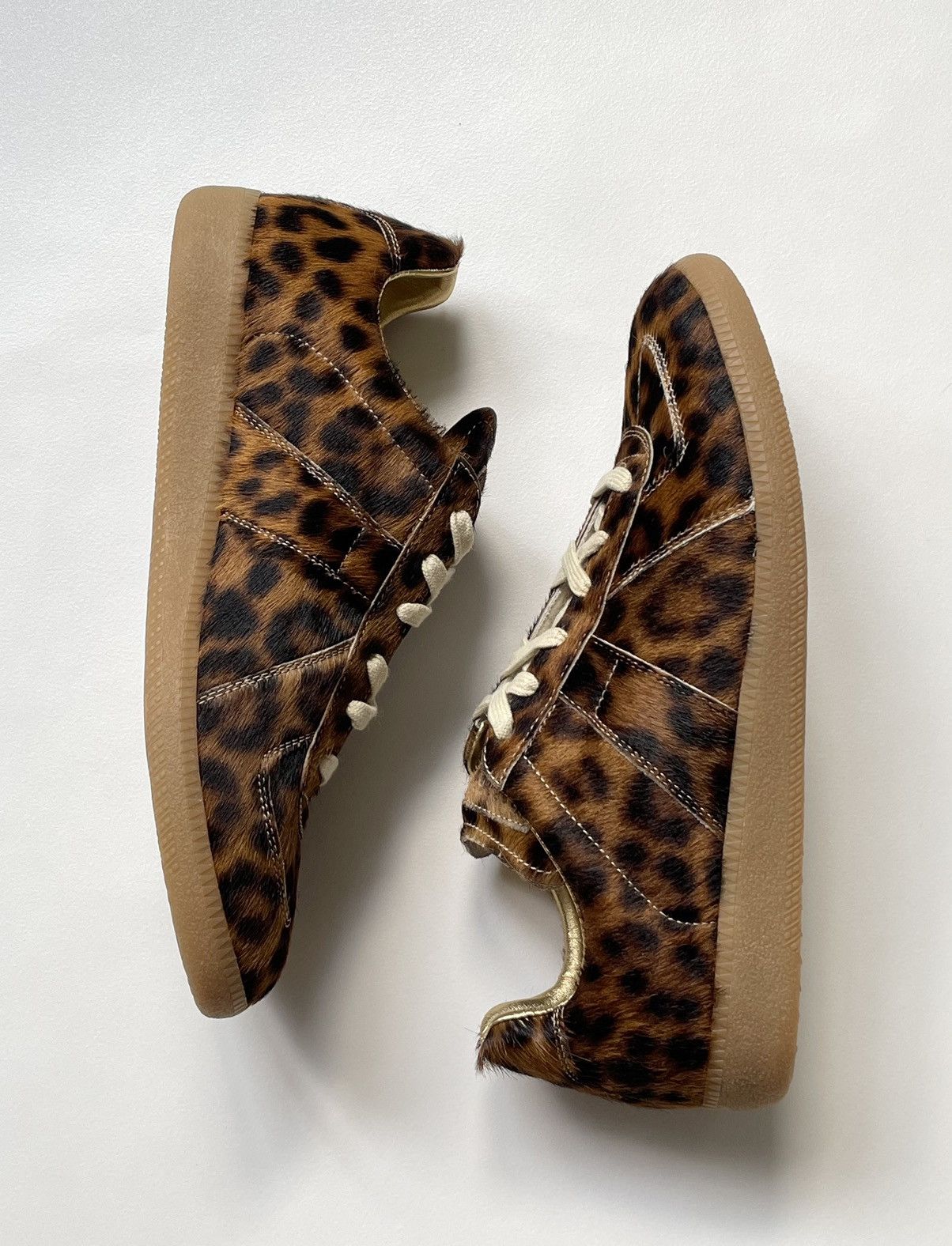 靴 Maison Margiela Leopard Fur Sandal Maison Margiela Tabi Split-toe Leopard-print Faux-fur Mules