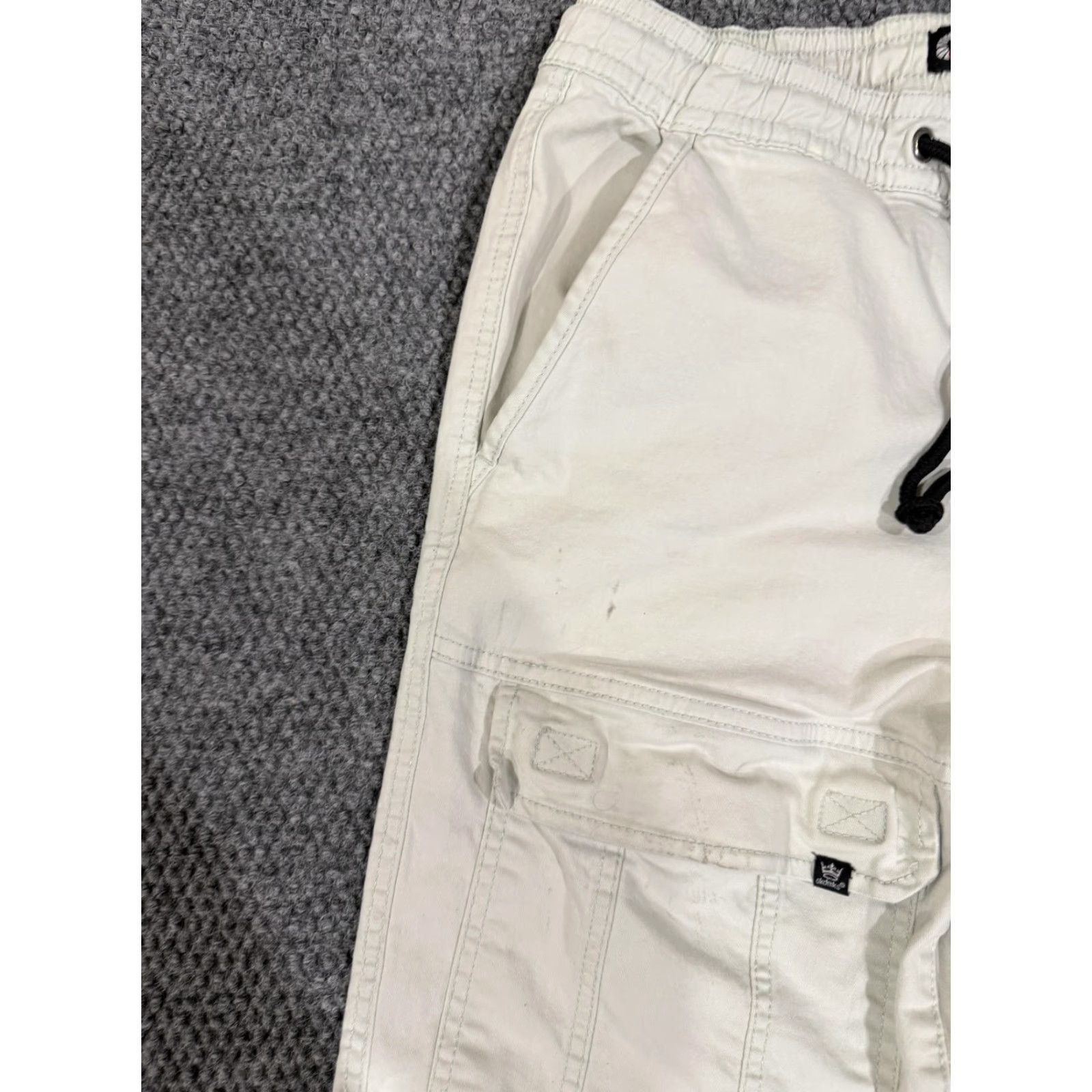 Akademiks VINTAGE Akademiks Cargo Shorts Mens small White Elastic Waist Drawstring Stretch Pockets Size US 29 - 3 Thumbnail