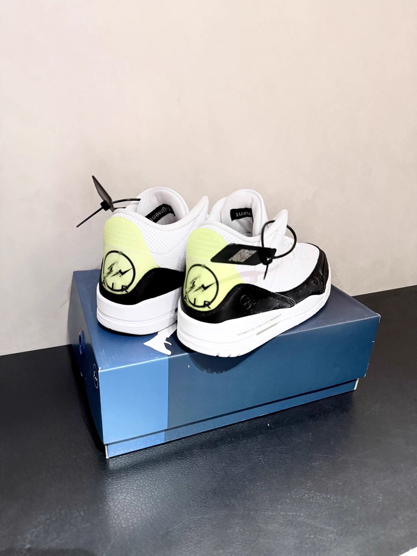 Nike Fragment x Air Jordan 3 SP Black White Colorblock Mid Bball Size US 10 / EU 43 - 2 Thumbnail