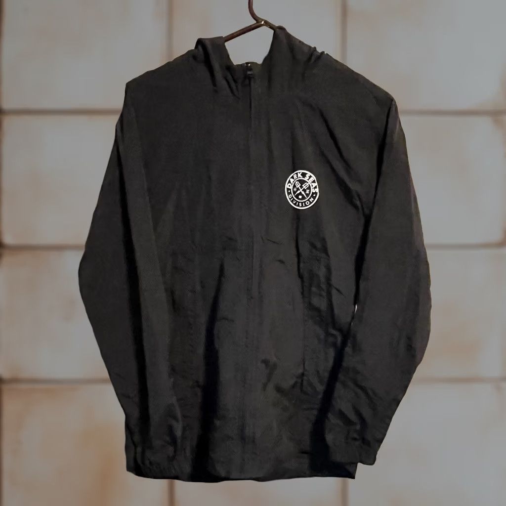 Vintage Dark Seas Jacket Windbreaker Hooded Nylon Black M Men Wind-Resistant Full Zip Pockets Logo Outdoors Surfer Skateboarding 90s Style Size US M / EU 48-50 / 2 - 1 Thumbnail