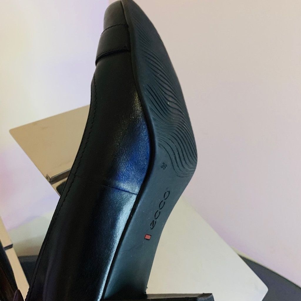 Ecco 💰💰SALE💰💰 Ecco BN Black Leather pumps size 39 Size US 8.5 / IT 38.5 - 5 Thumbnail
