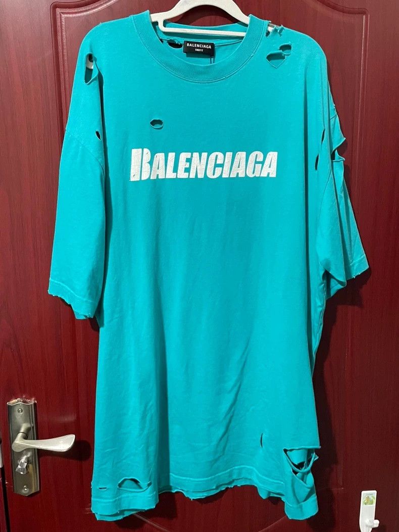 Balenciaga Balenciaga Distressed Logo Short Sleeve T-Shirt - dmc Size US M / EU 48-50 / 2 - 1 Thumbnail