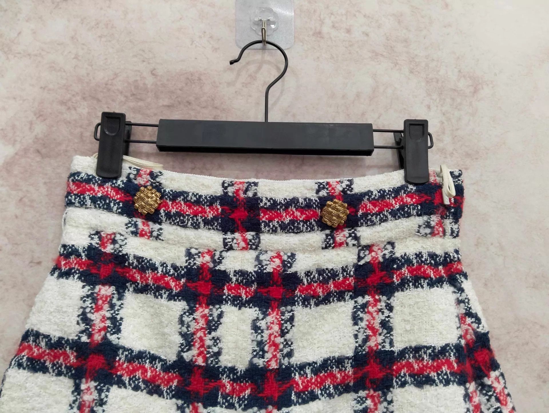 Gucci Gucci Women's White Red Checkered Wool Shorts Size 38 Size 26" / US 2 / IT 38 - 3 Thumbnail