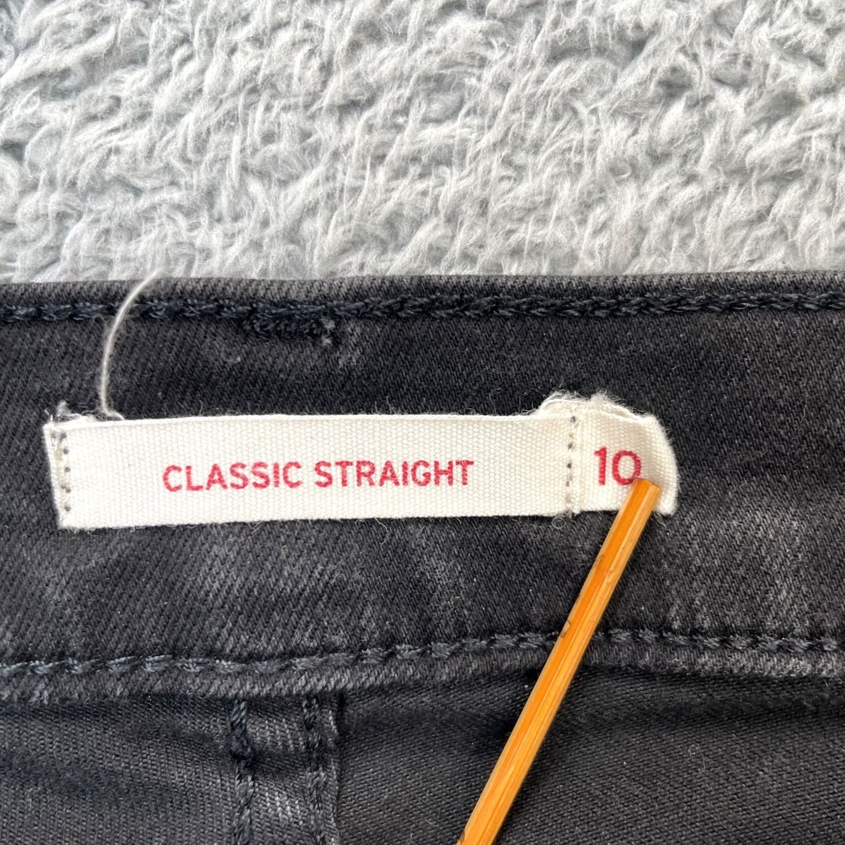 Levi's Levi's Jeans Womens 10 Black Classic Straight Denim Cotton Stretch Dark Wash 5-Pocket Inseam 28 in Regular Fit Button Zipper logo City USA Size 30" / US 8 / IT 44 - 3 Thumbnail