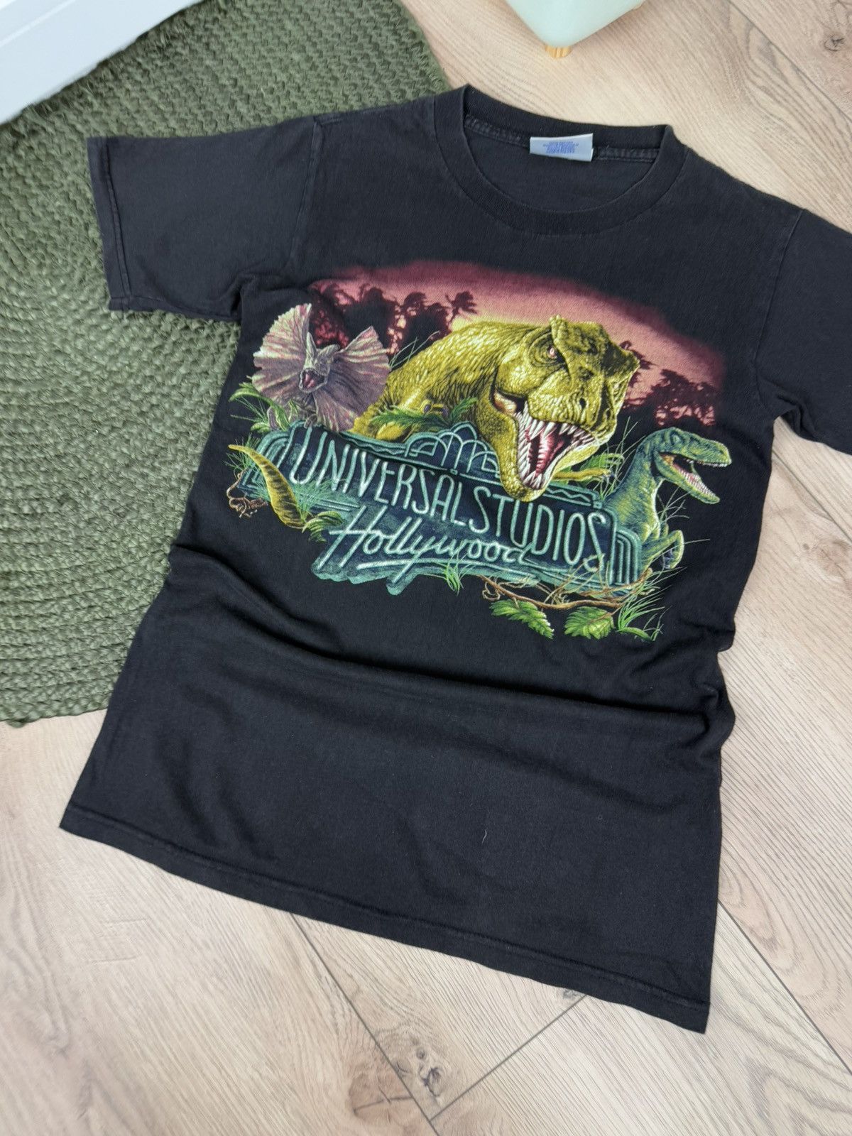 Vintage Vintage 90’s Universal Studios Jurassic worldHollywood Tee Size US S / EU 44-46 / 1 - 2 Thumbnail