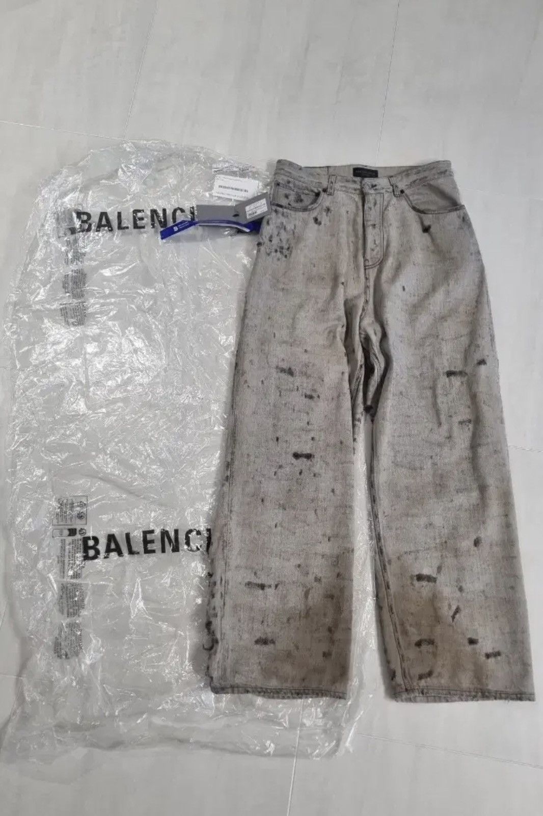 Balenciaga *rare* Balenciaga Super Destroyed Denim Pants Size US 31 - 3 Thumbnail