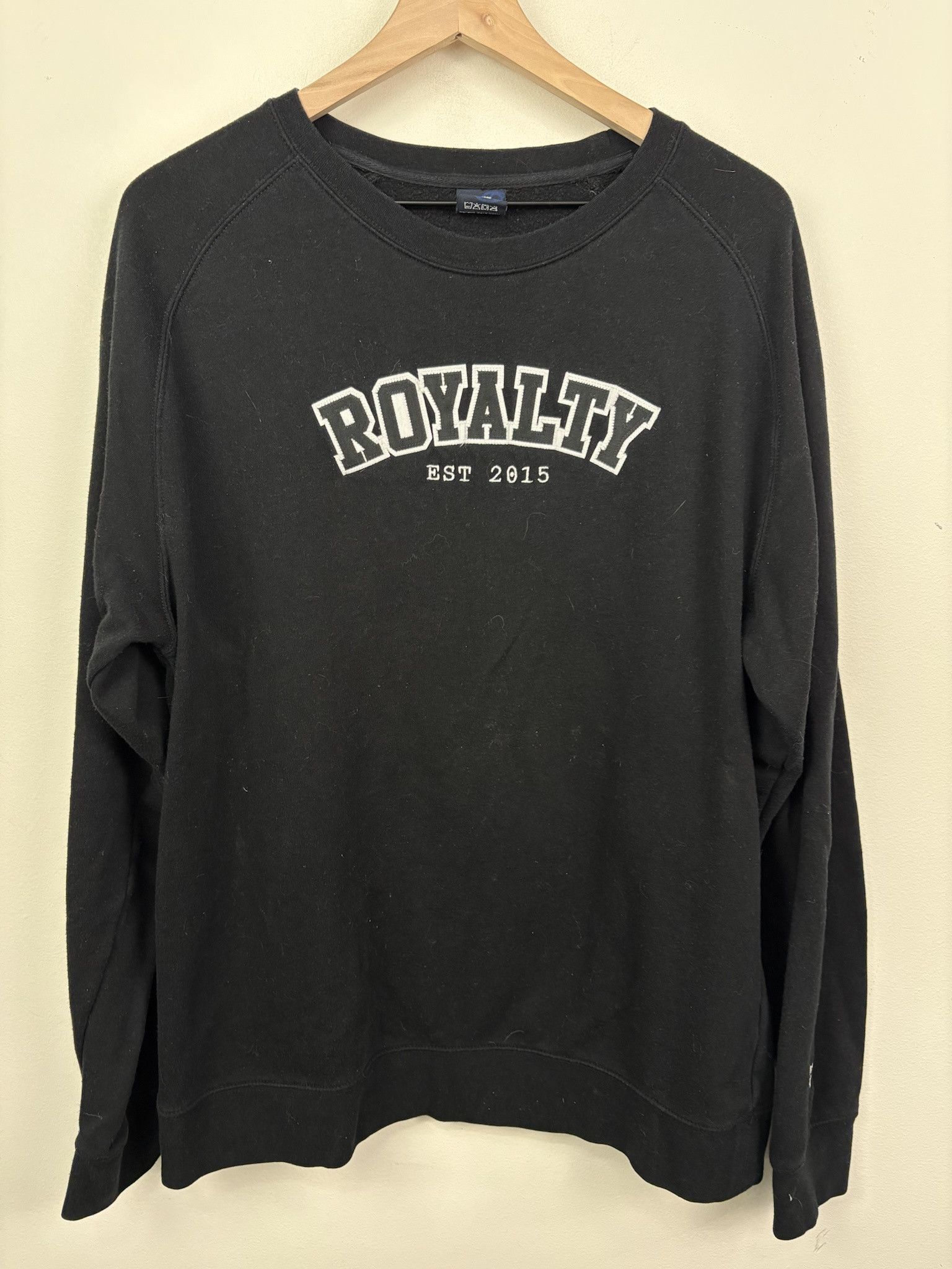 Vintage Vintage Y2K "Royalty"Two Tone Embroidered Spellout Crewneck Size XL Size US XL / EU 56 / 4 - 1 Thumbnail