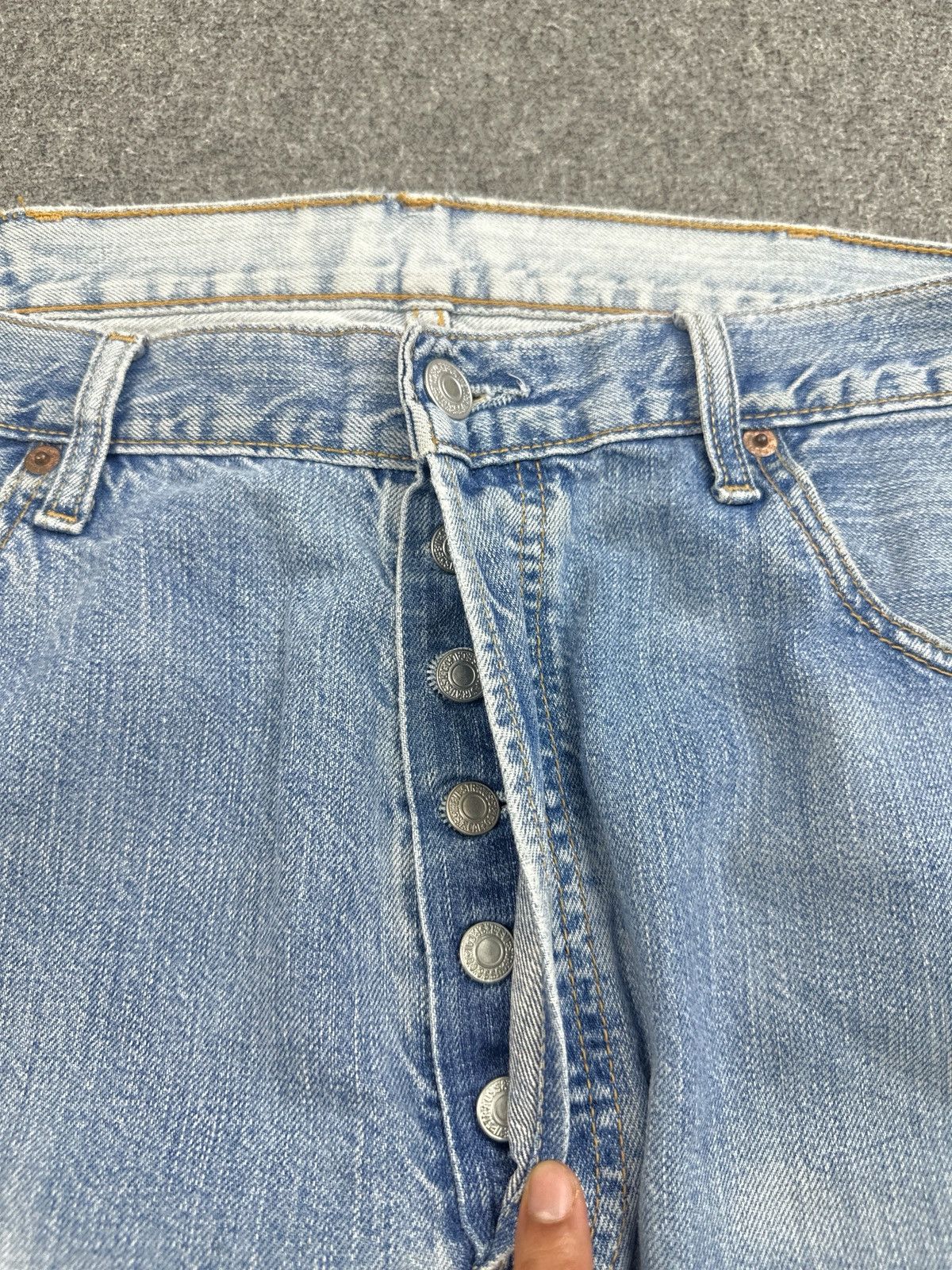 Levi's Vintage Levis 501 Faded Blue Jeans SA0002 Size US 37 - 9 Thumbnail