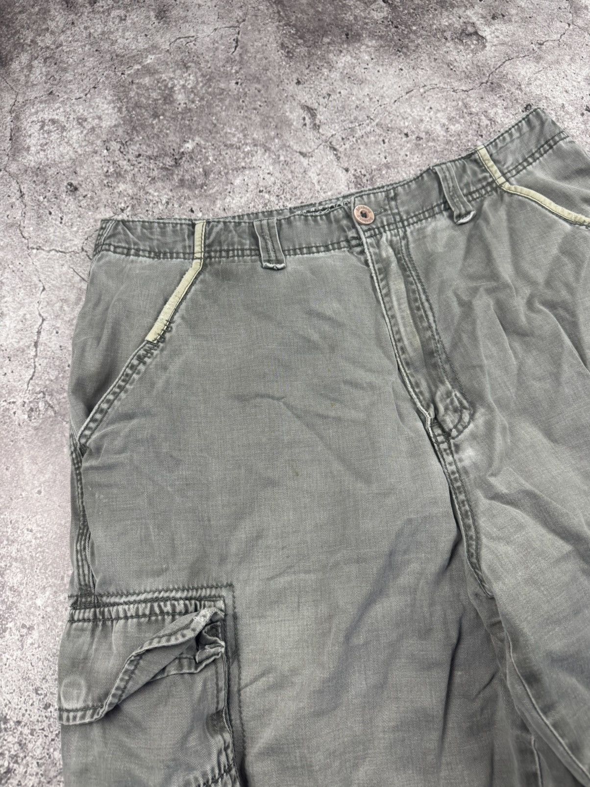 Billabong Crazy vintage y2k baggy faded billabong cargo shorts skater Size US 31 - 3 Thumbnail