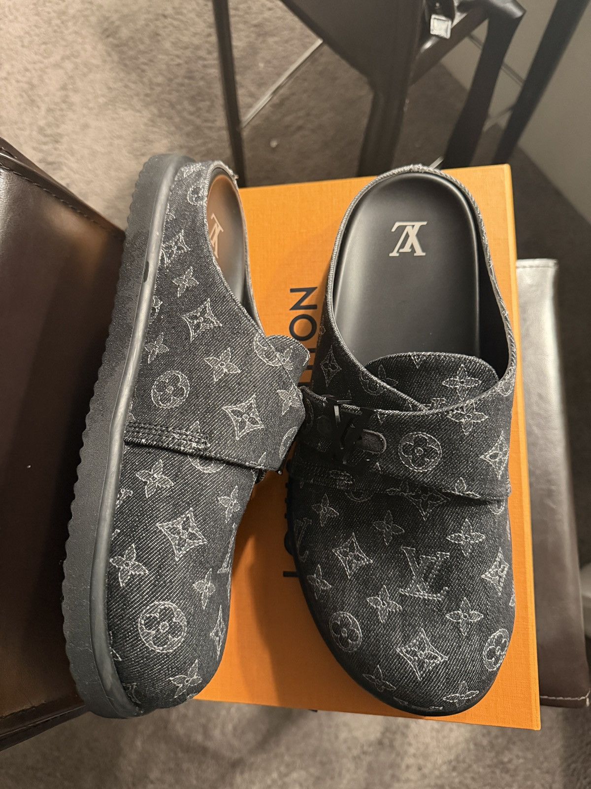 Louis Vuitton LV easy mule Size US 11 / EU 44 - 1 Thumbnail