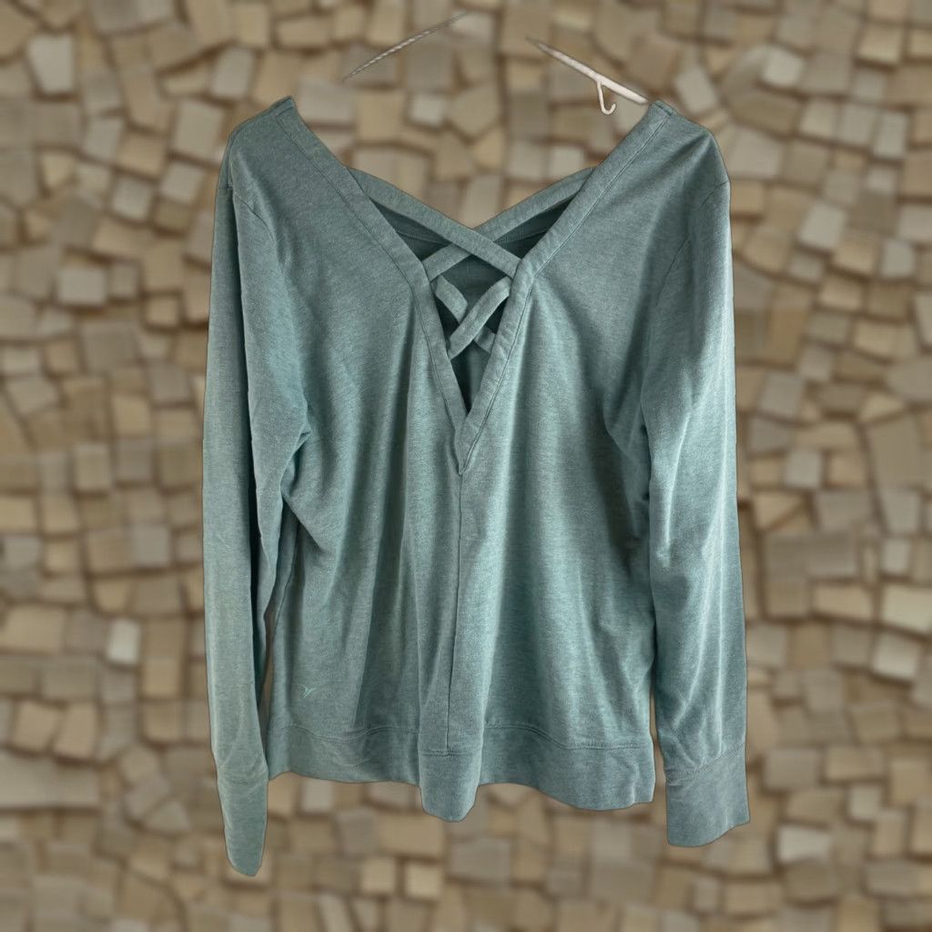 Old Navy Old Navy Active Shirt Women's L Green Long Sleeve Boatneck Go-Dry Thumb Hole Shirt Adults Womens Size L / US 10 / IT 46 - 1 Thumbnail