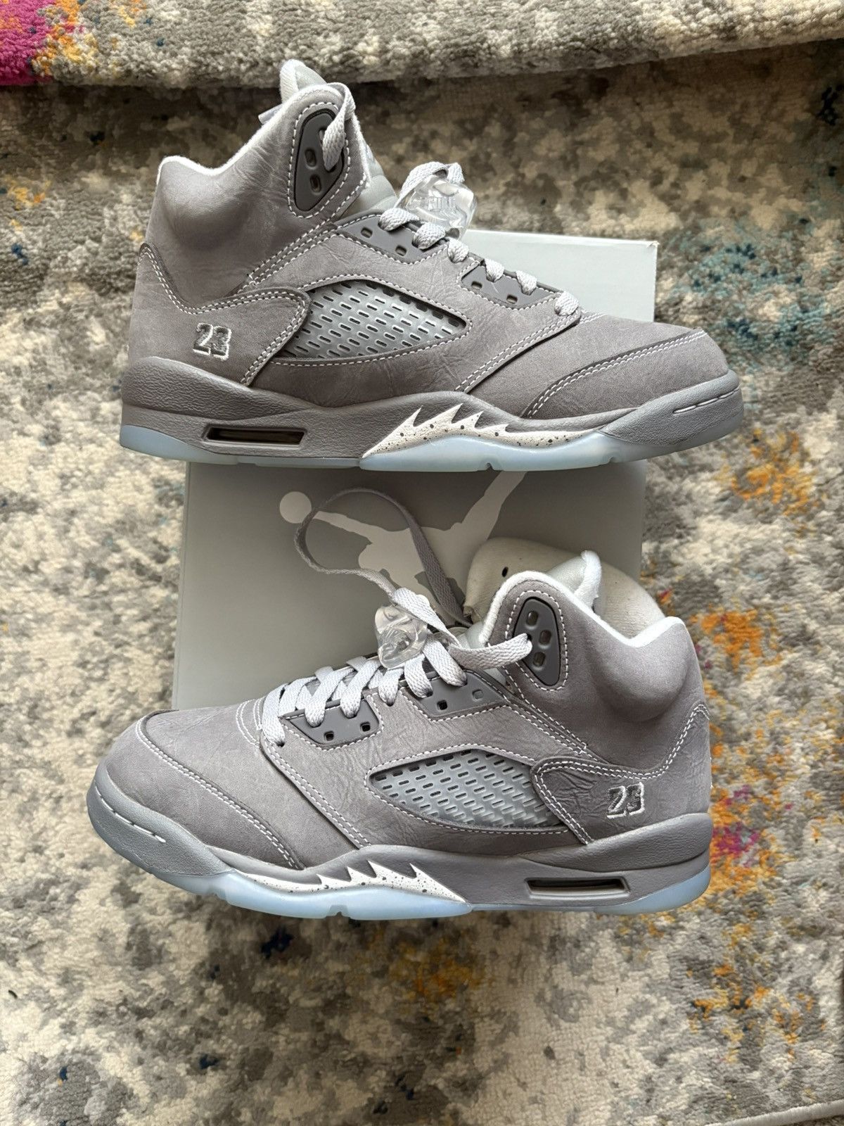 Jordan Brand Air Jordan Retro 5 Wolf Grey size 6.5 Size US 6.5 / EU 39-40 - 1 Thumbnail