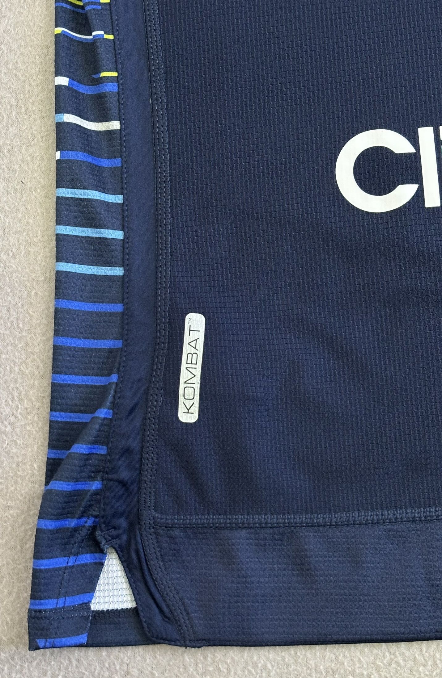Kappa Leeds United 2018/2019 Kappa Football Jersey Size L Size US L / EU 52-54 / 3 - 13 Thumbnail