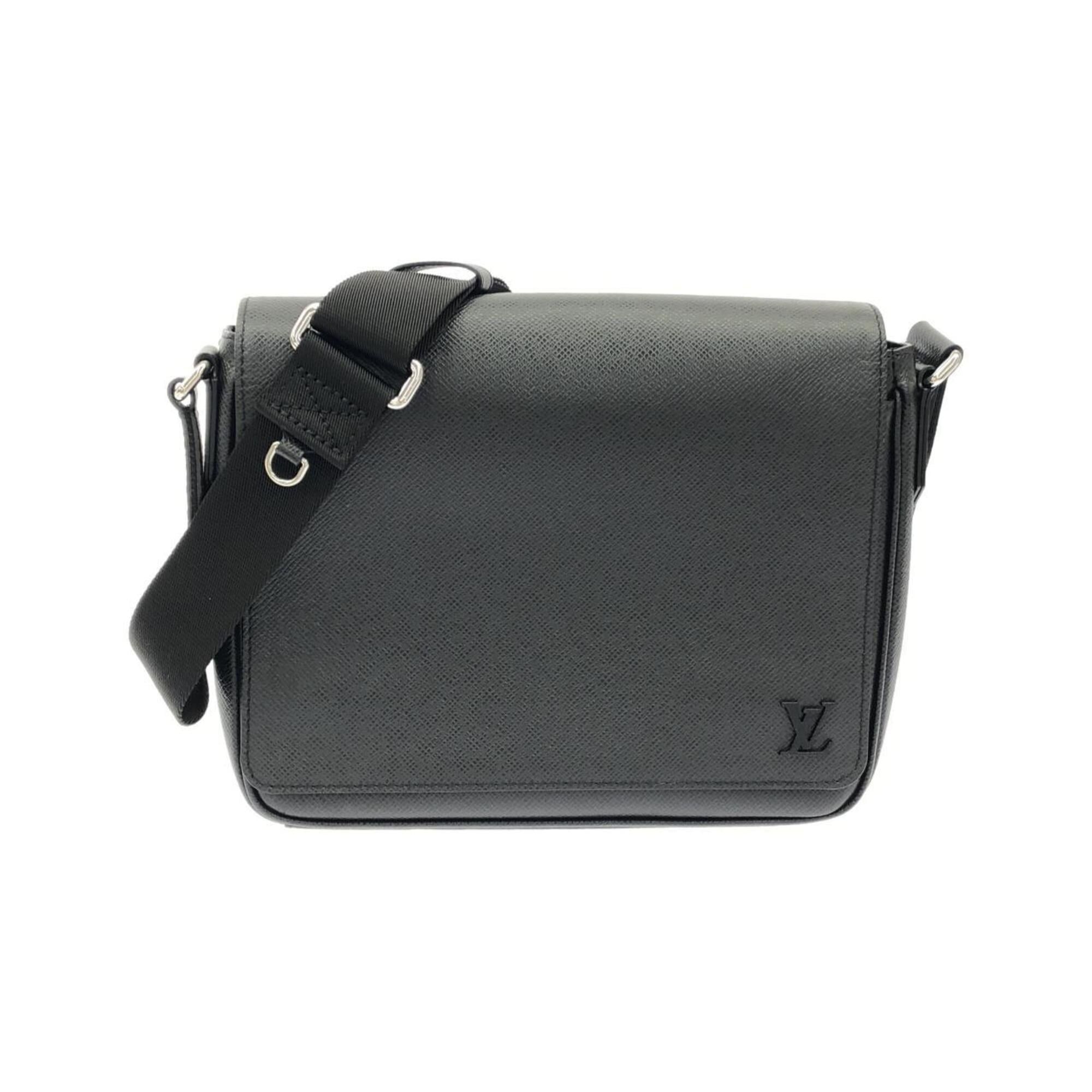 Louis Vuitton Louis Vuitton Taiga District PM M30850 Shoulder Bag Size ONE SIZE - 1 Thumbnail