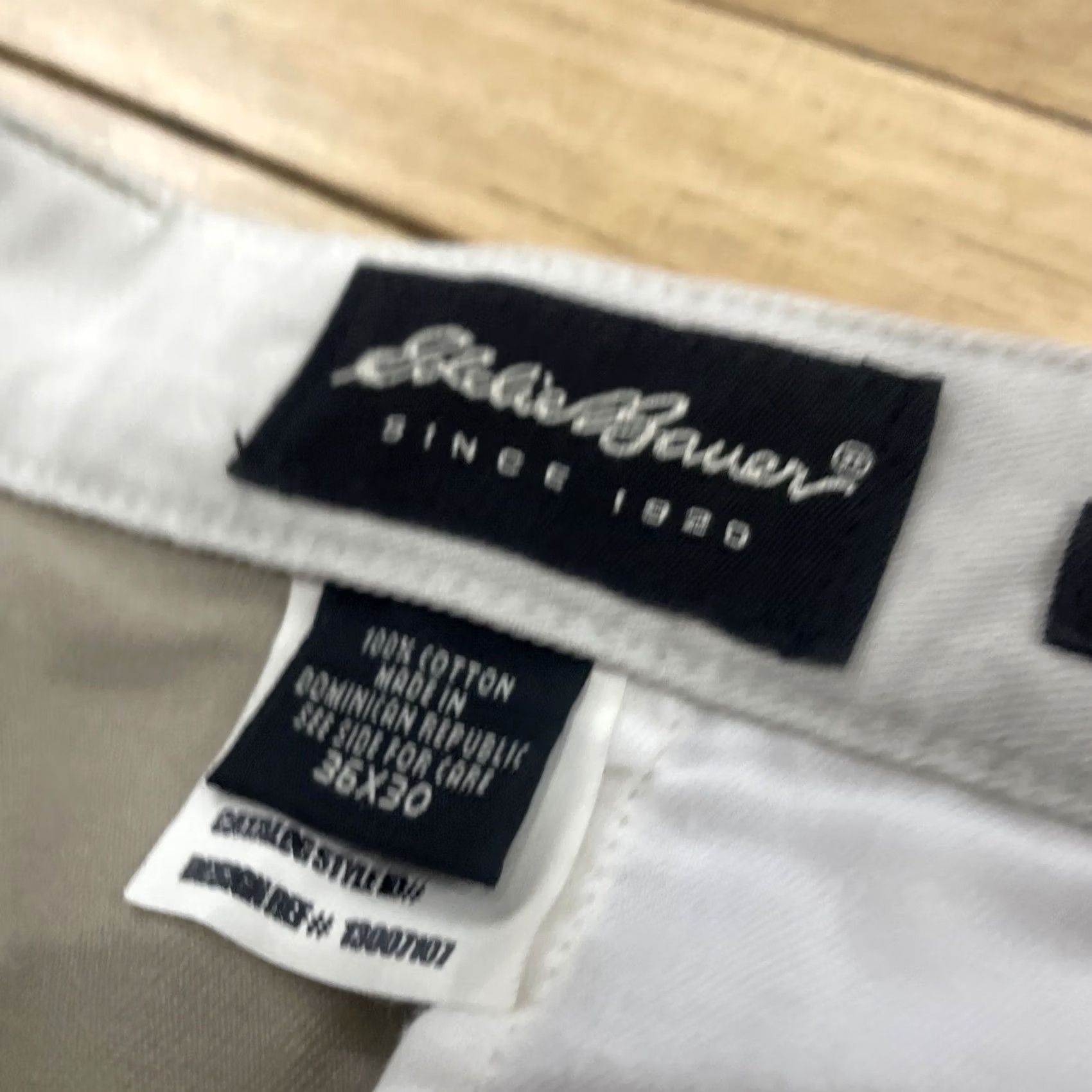 Eddie Bauer VINTAGE Eddie Bauer Pleated Pants Men 36x30 Khaki Relaxed 90s y2k Streetwear Size US 36 / EU 52 - 5 Thumbnail