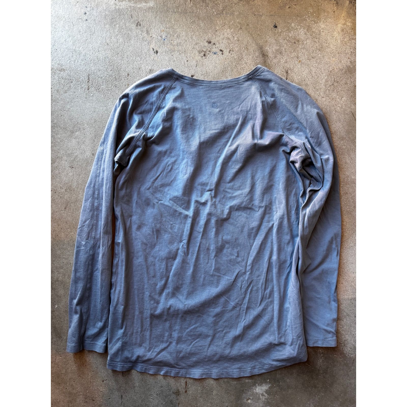 Lululemon Lululemon Gray Deep Stretch Vent Tec Long Sleeve (L) Size US L / EU 52-54 / 3 - 2 Thumbnail