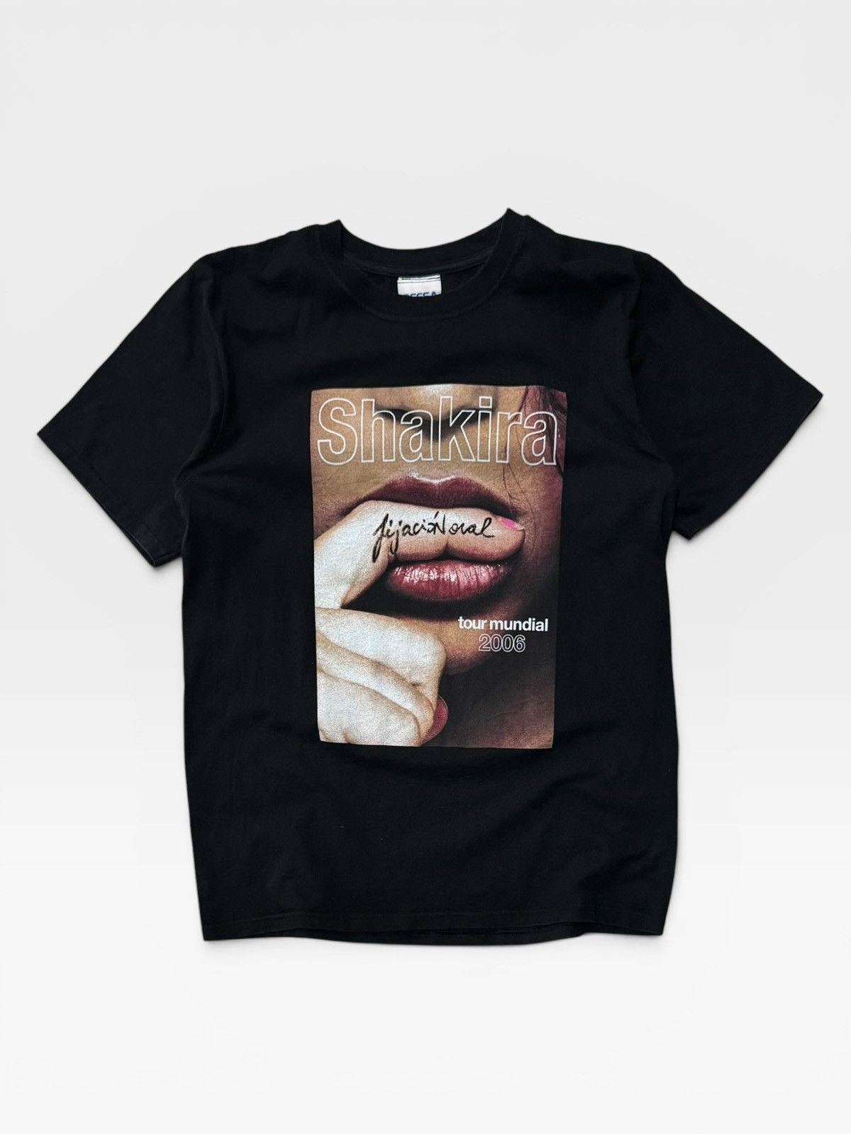 Vintage Shakira “Fijación Oral” Tour 2006 T-Shirt