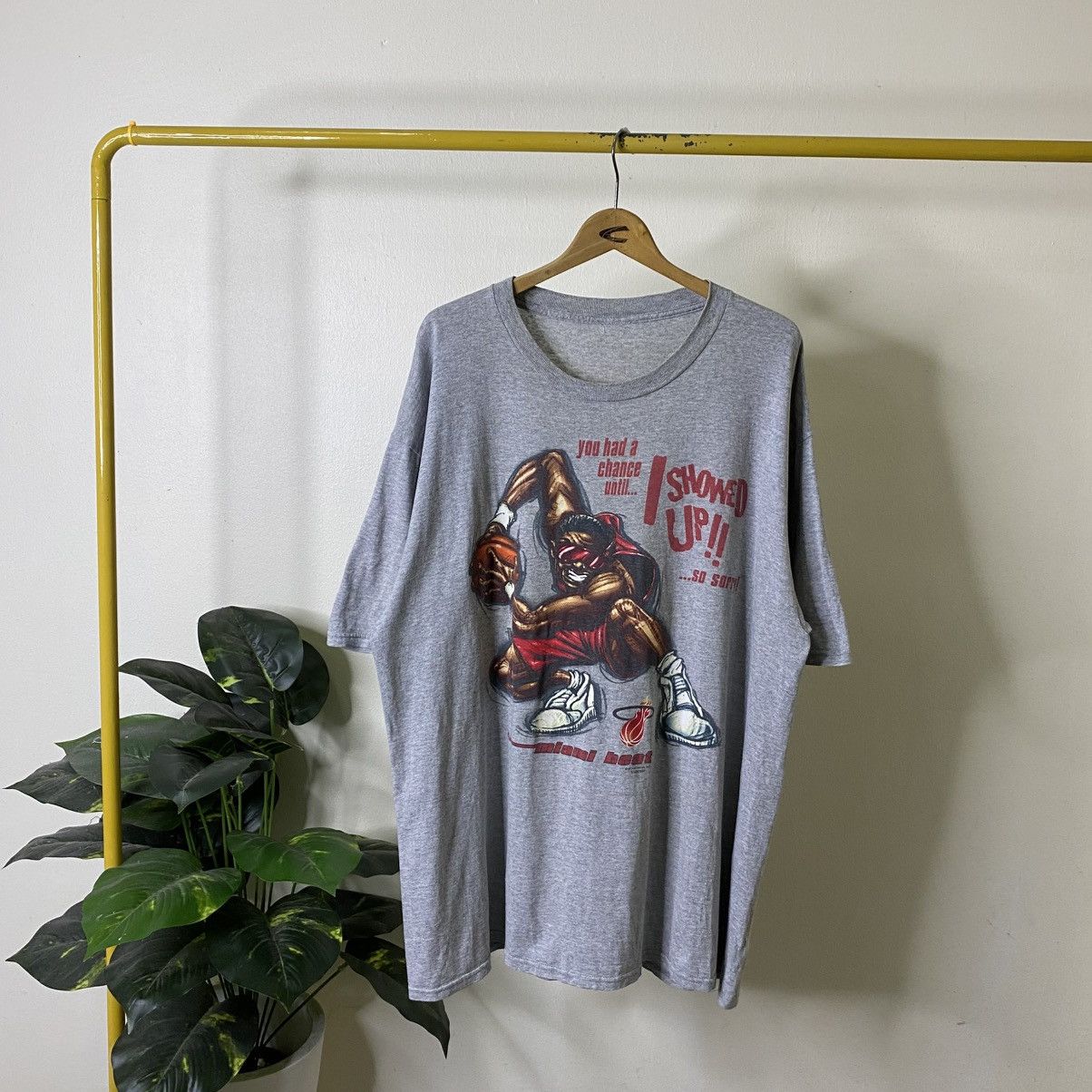NBA Vintage 1990s Miami Heats NBA Caricature Graphic T Shirt Size US XXL / EU 58 / 5 - 1 Thumbnail