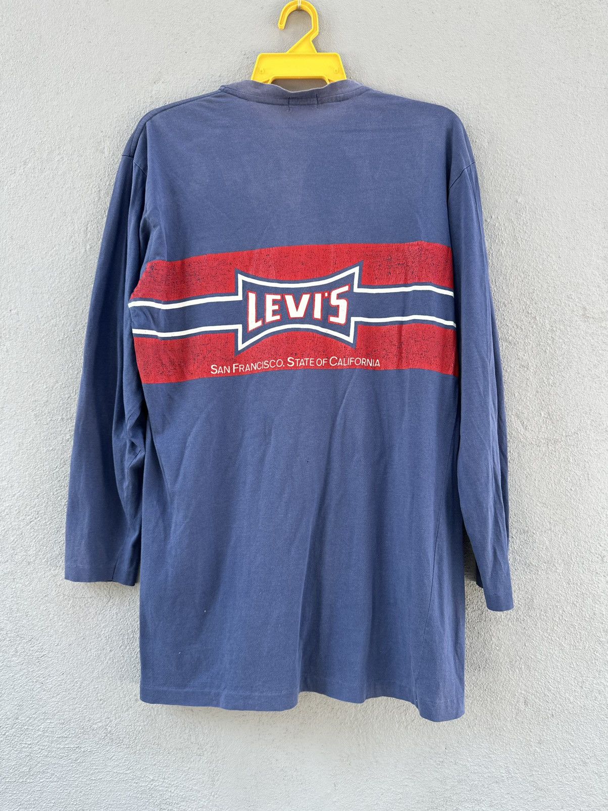 Levi's Vintage Clothing Thrashed Vintage 90s Levis Pocket Long Sleeve Sun Faded Tee Size US M / EU 48-50 / 2 - 1 Thumbnail