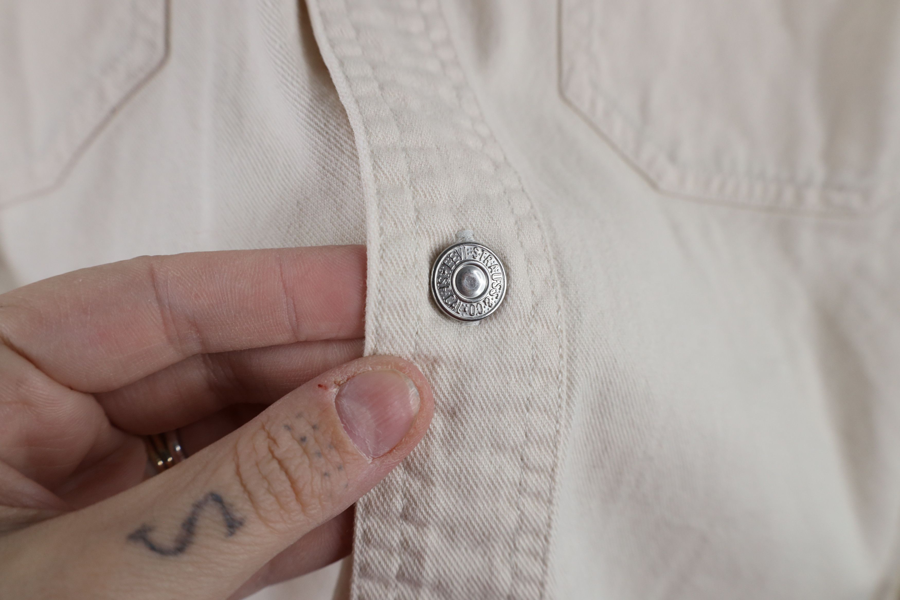 Levi's × Vintage Vintage Y2K 2003 Levis Collared Button Shirt Cream Cotton Size US M / EU 48-50 / 2 - 7 Thumbnail