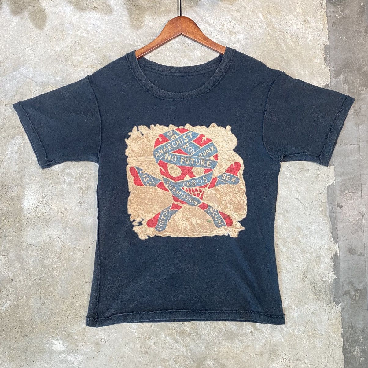 Japanese Brand Vintage Early 2000 Anarchy Skull Punk Tee Size US S / EU 44-46 / 1 - 2 Thumbnail