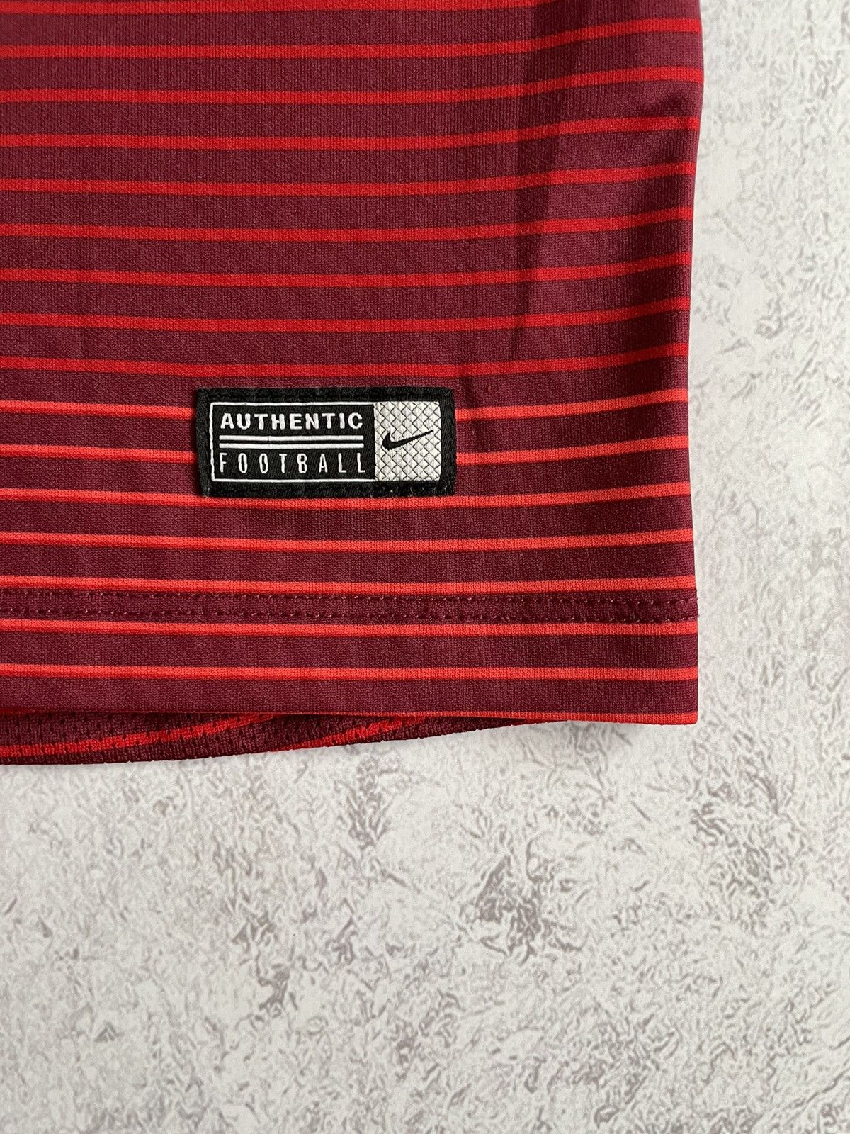 Vintage Nike Portugal 2016/2017 Pre-Match Flash Soccer Jersey M Size US M / EU 48-50 / 2 - 5 Thumbnail