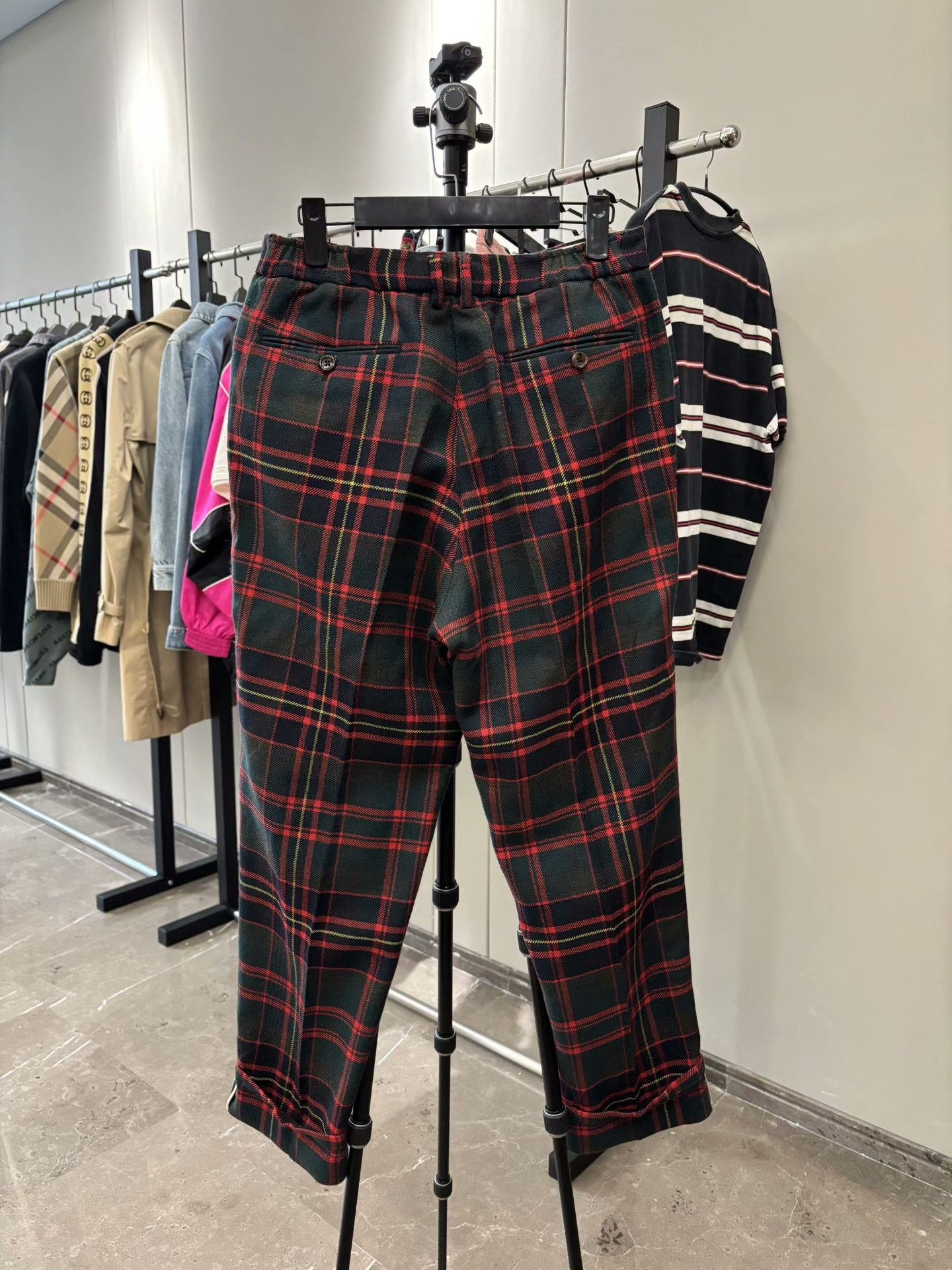 Gucci Gucci Wool Plaid Red Casual Pants 34 Men Size US 34 / EU 50 - 1 Thumbnail