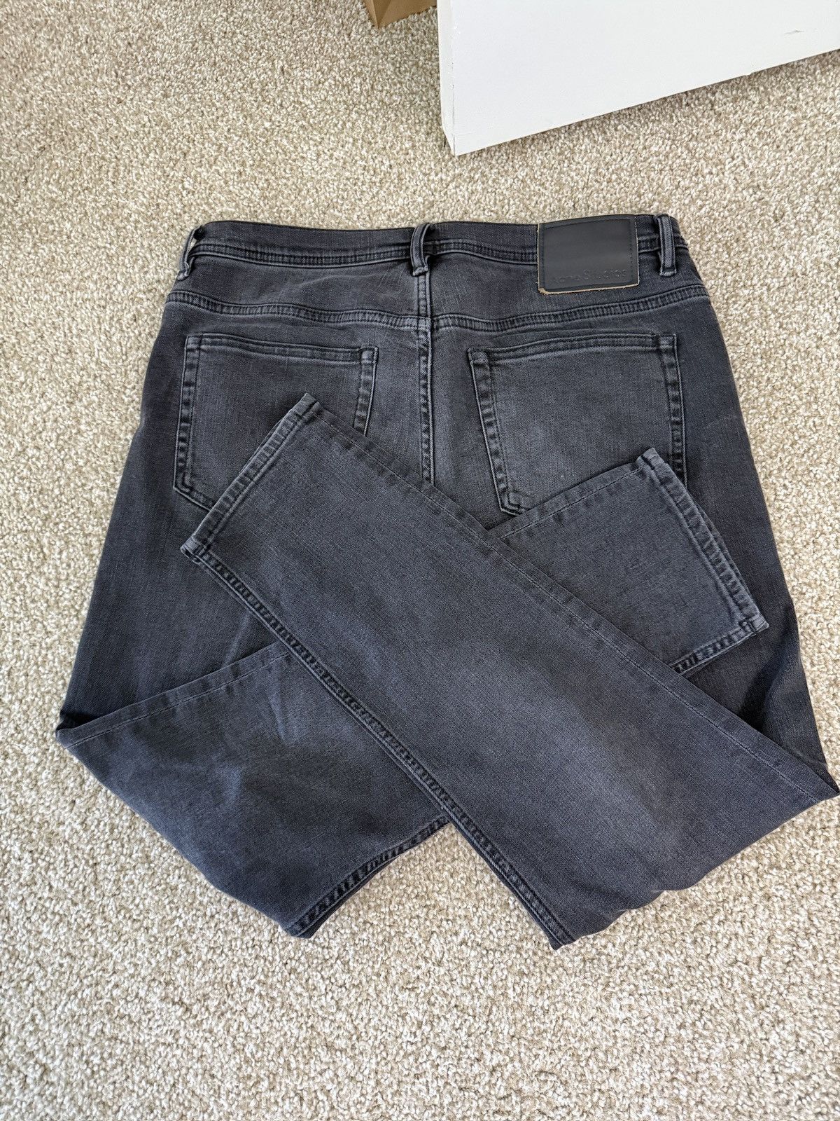 Acne Studios Acne Studios Black Faded Slim Tapered Jeans Size US 33 - 4 Thumbnail