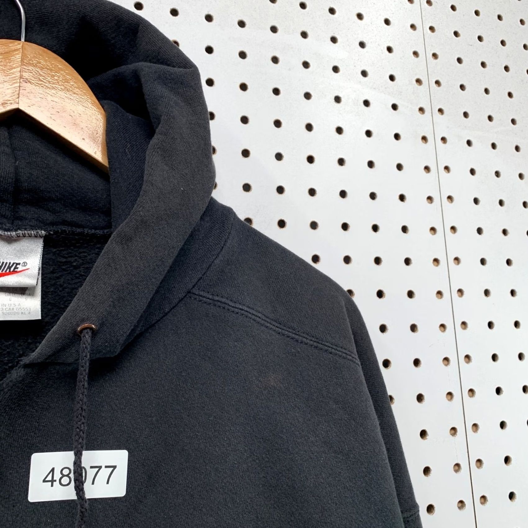 Nike VINTAGE Nike Hoodie Sweatshirt Men L Black Center Swoosh Essential 90s Theme Mens Size US L / EU 52-54 / 3 - 7 Thumbnail