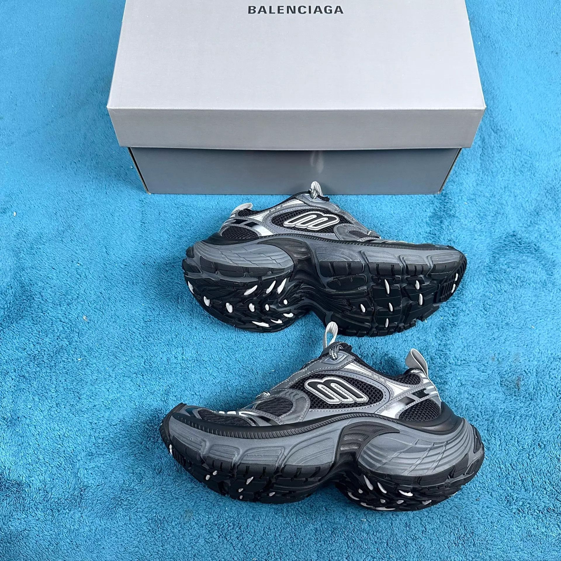 Balenciaga Balenciaga 6XL Thick Sole Dad Sneaker Black 36 Size US 5.5 / IT 35.5 - 2 Thumbnail
