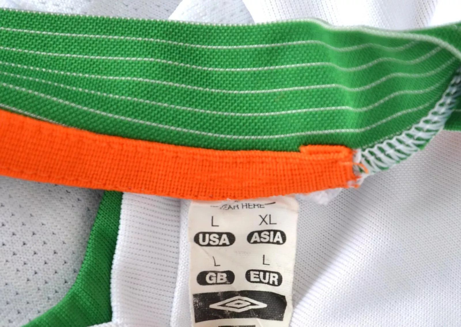 Umbro IRELAND 2008/2009 AWAY FOOTBALL SHIRT UMBRO L PLAYER ISSUE Size US L / EU 52-54 / 3 - 7 Thumbnail