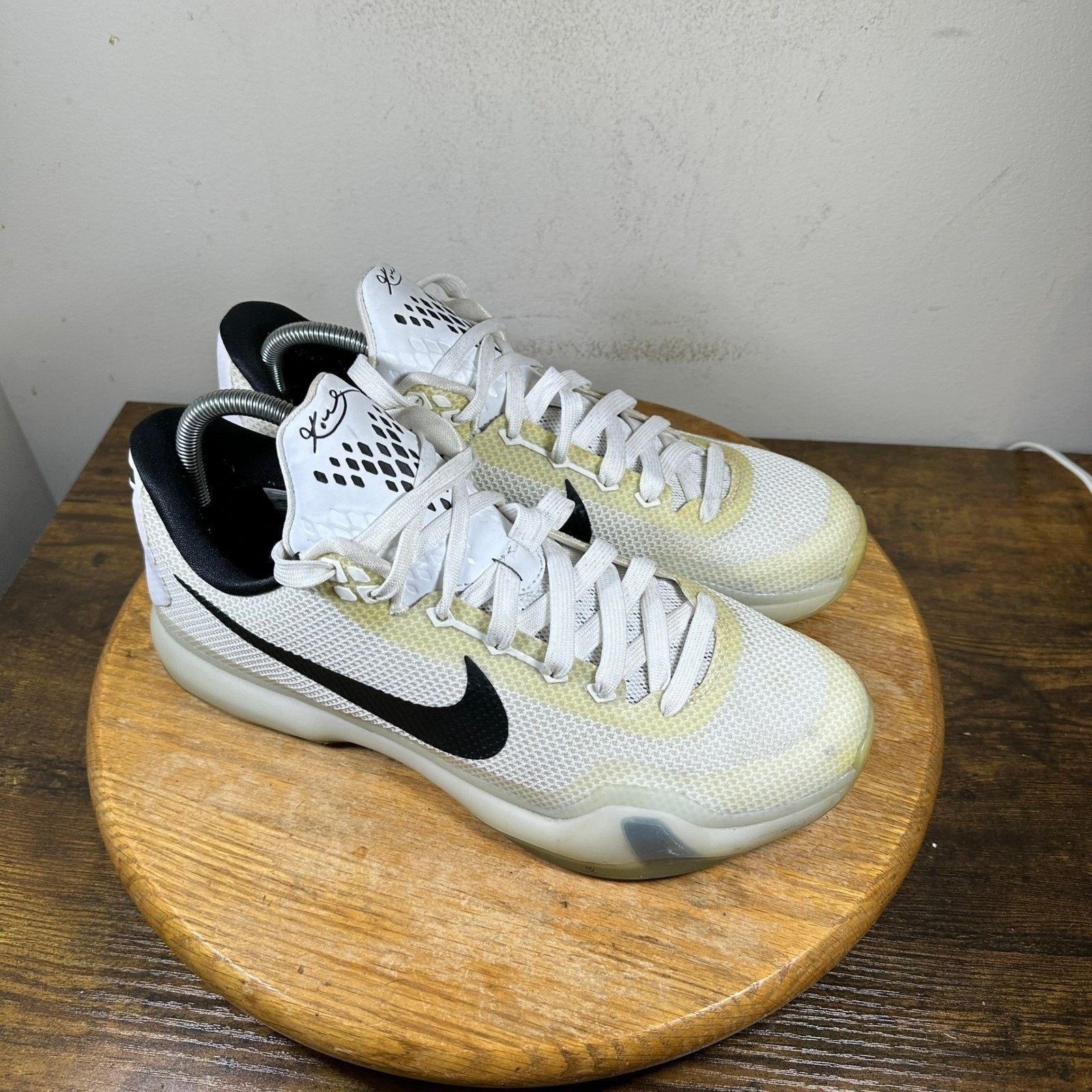 Nike Nike Kobe 11 EM Low Fundamental Men's Size 10 705317-100 Size US 10 / EU 43 - 1 Thumbnail