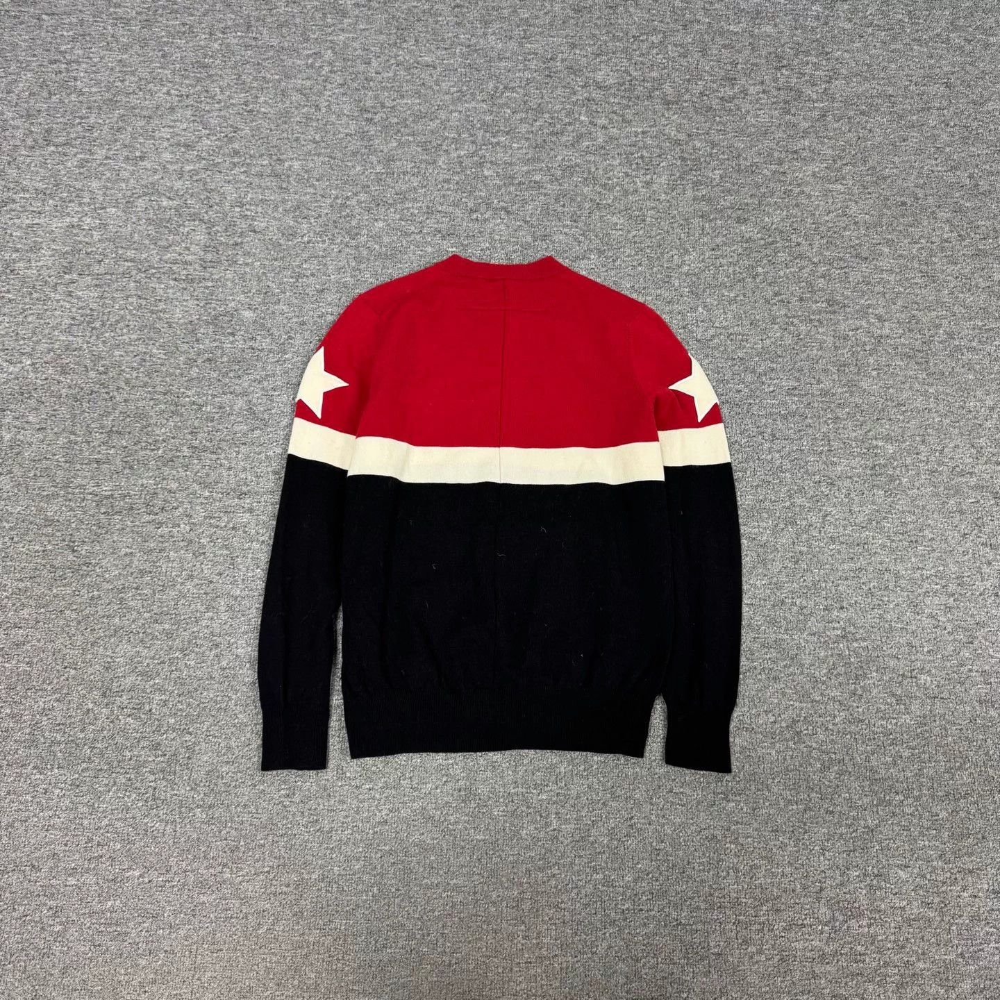 Givenchy Givenchy colorblocked wool sweater M 99 new Size US M / EU 48-50 / 2 - 2 Thumbnail