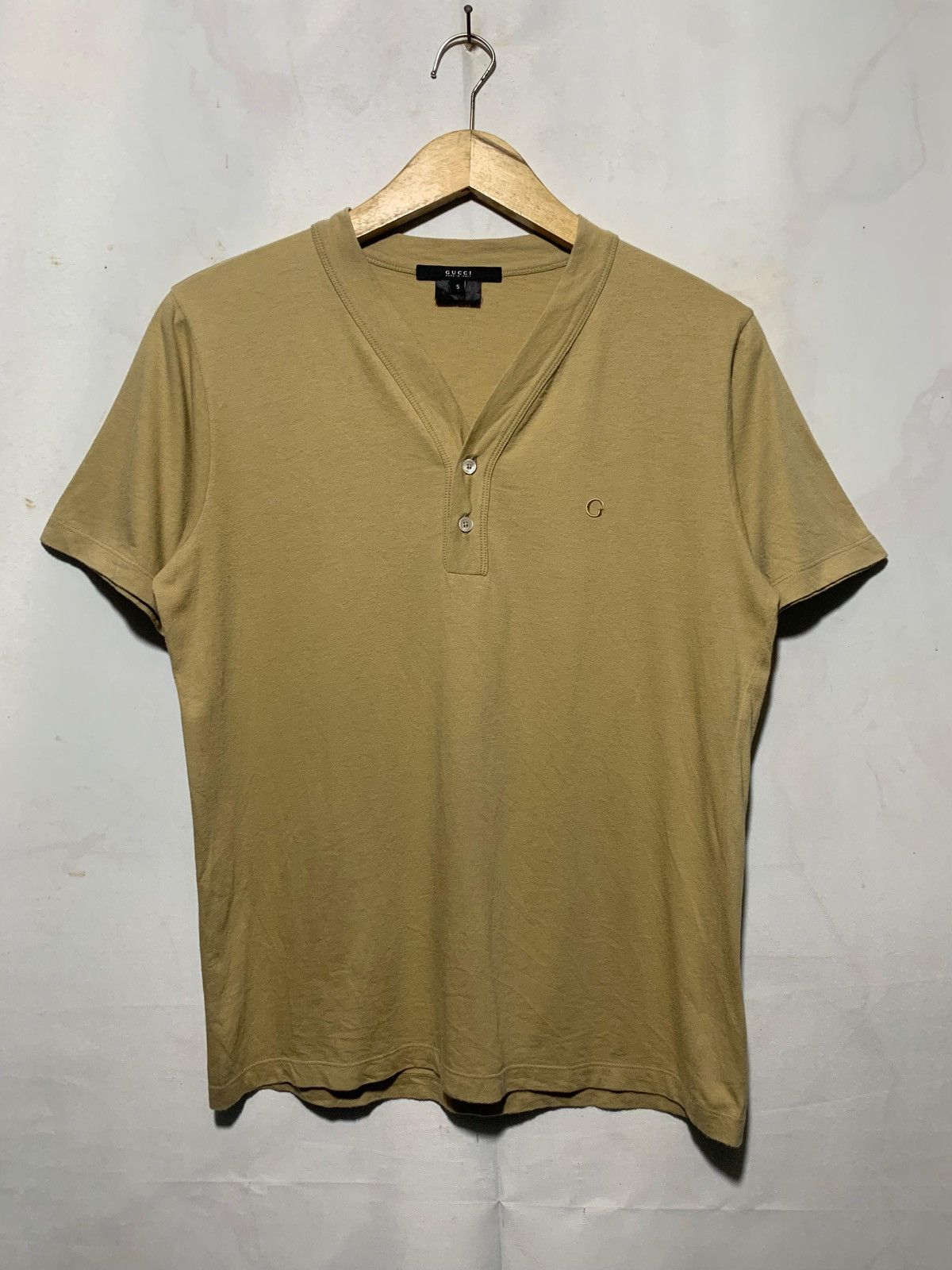 Gucci Gucci Tom Ford era V neck button t shirt Size US S / EU 44-46 / 1 - 2 Thumbnail