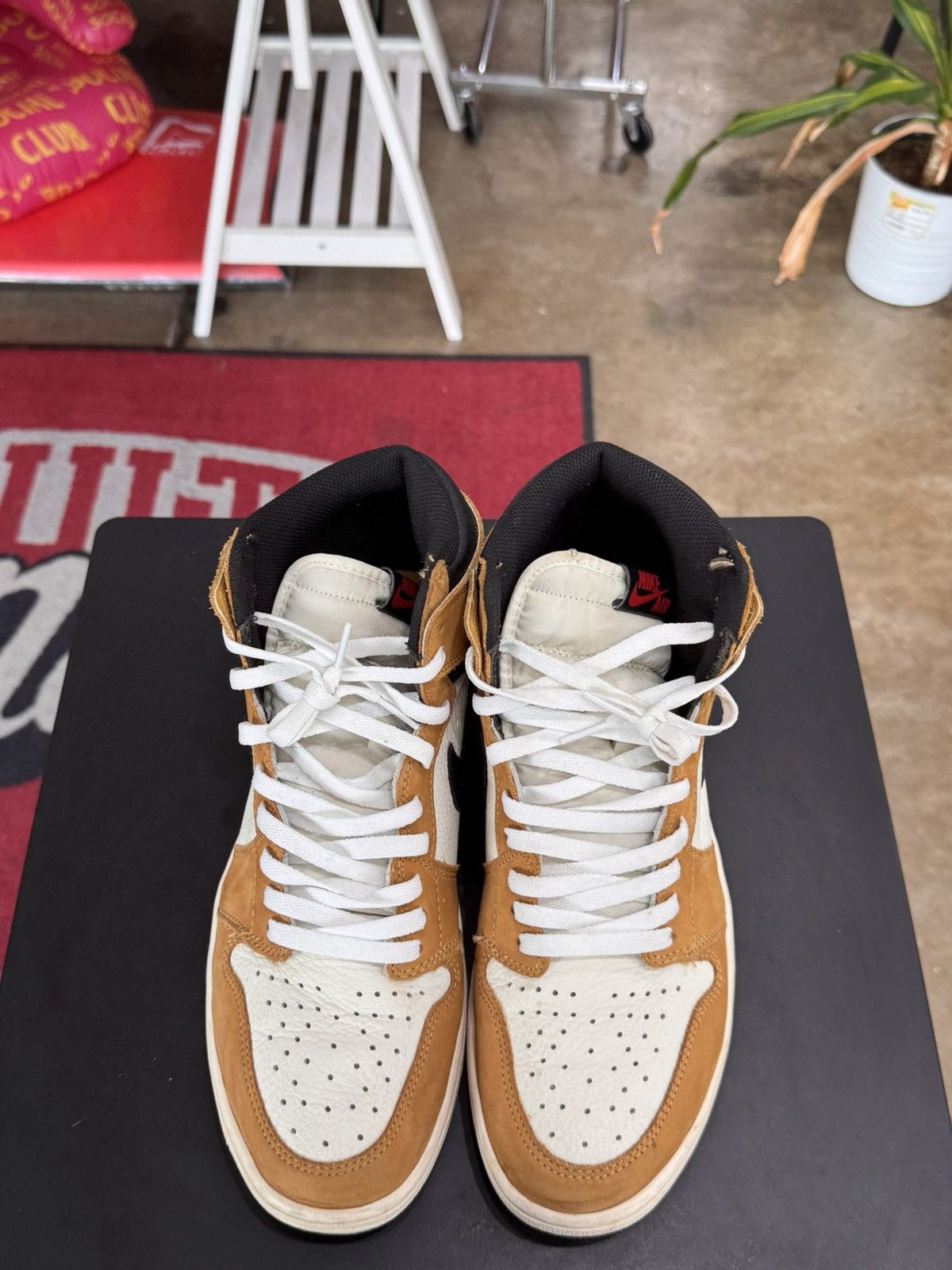 Jordan Brand Air Jordan 1 High Rookie Of The Year Size 12 (2018) Size US 12 / EU 45 - 2 Thumbnail