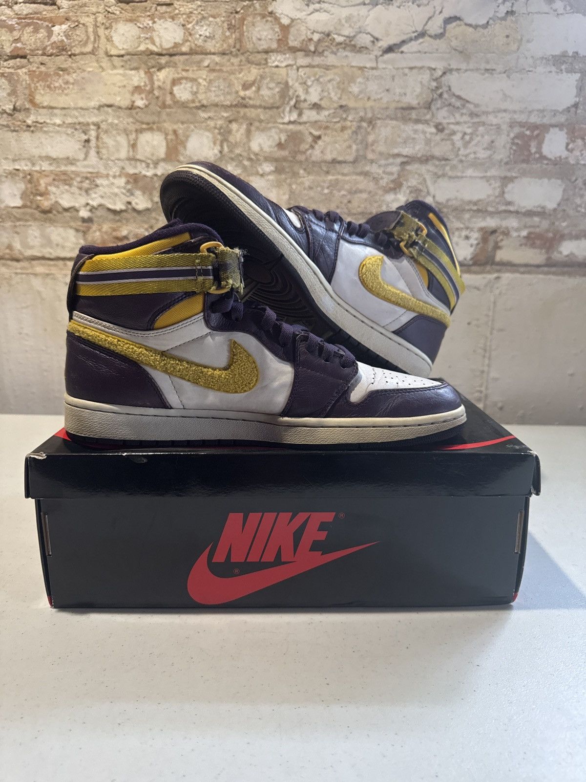 Jordan Brand Jordan 1 Retro High Strap Grand Purple Varsity Maize Size US 12 / EU 45 - 3 Thumbnail
