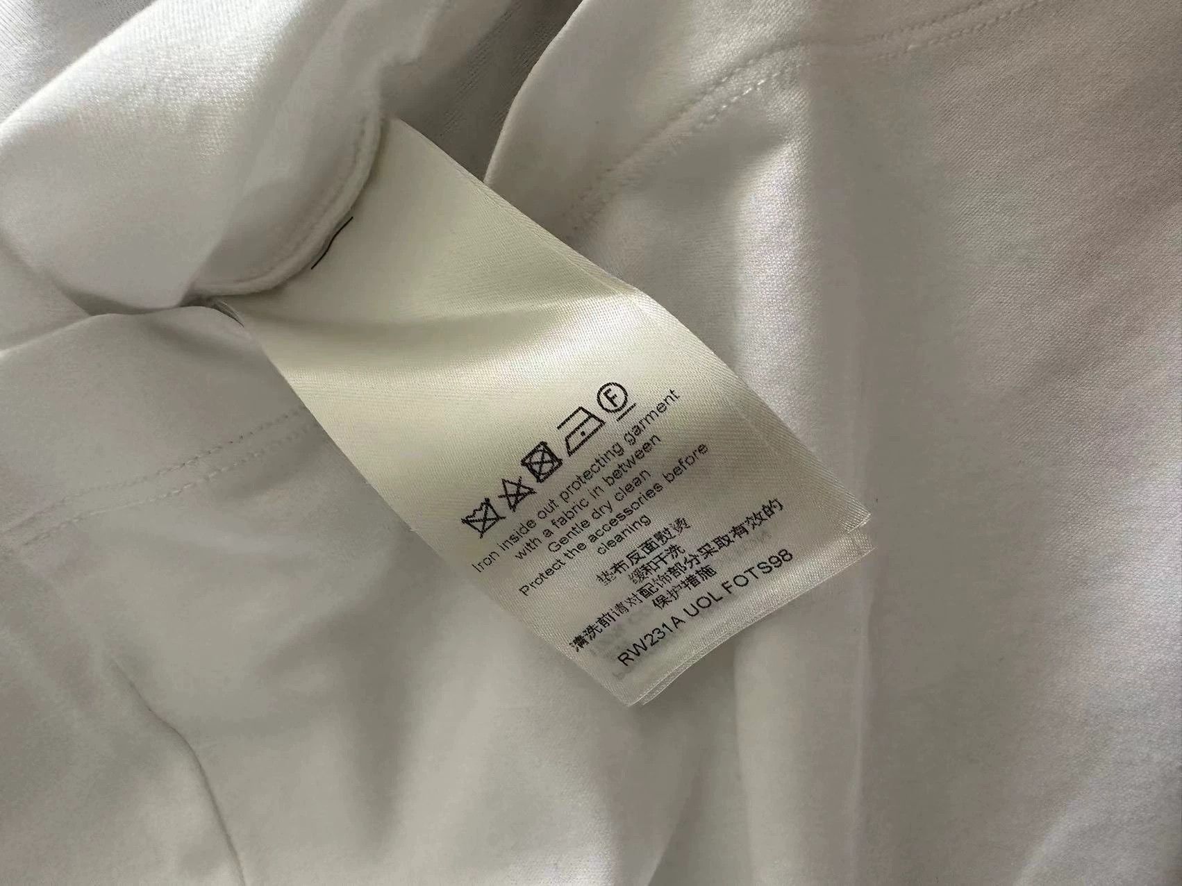 Louis Vuitton LV Authentic Short Sleeve Tee Size M / US 6-8 / IT 42-44 - 3 Thumbnail