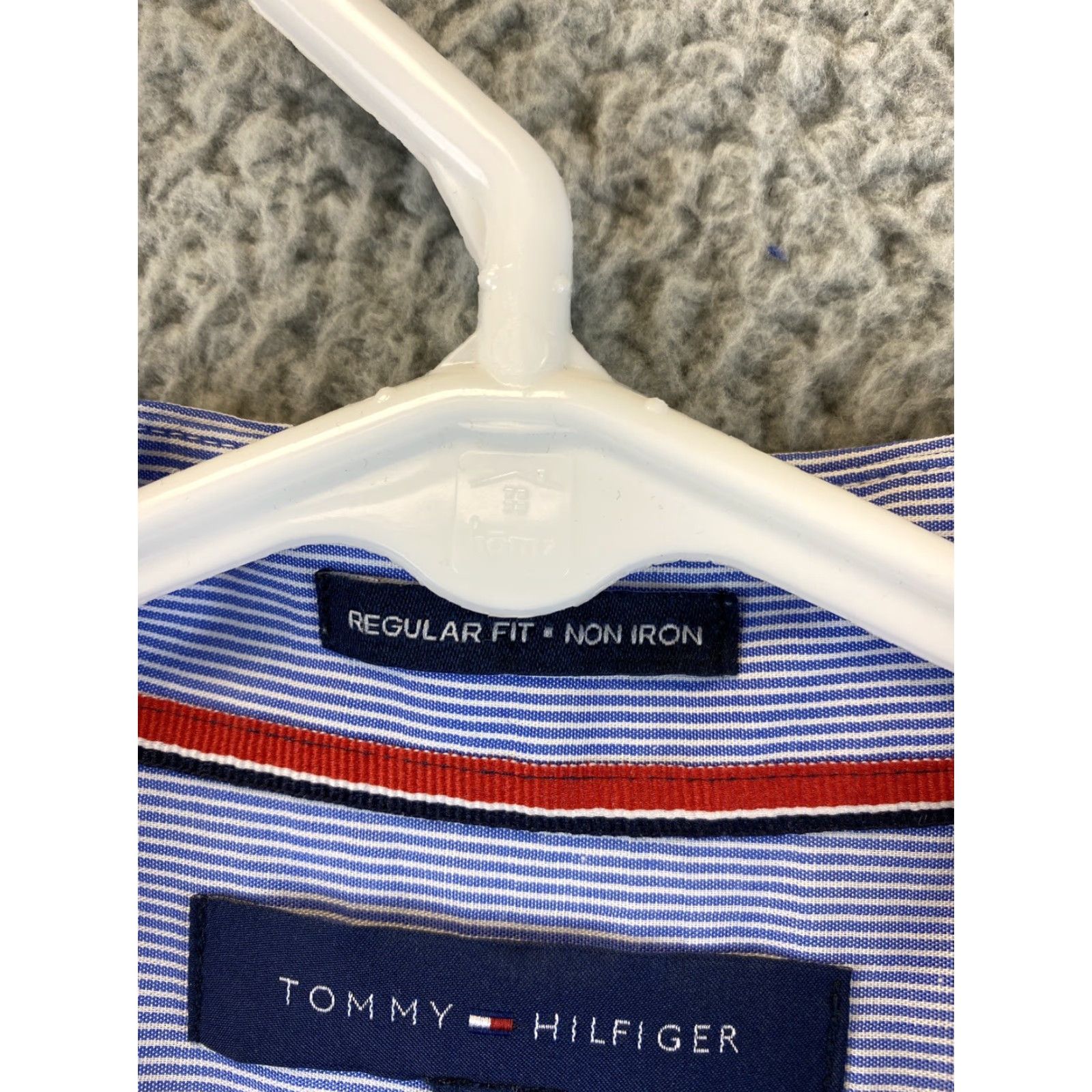 Tommy Hilfiger VINTAGE Tommy Hilfiger Button-Down Shirt Men Large Long Sleeve 17 34/35 Blue Classic Cotton Button-Up Mens Shirt Size US XL / EU 56 / 4 - 7 Thumbnail