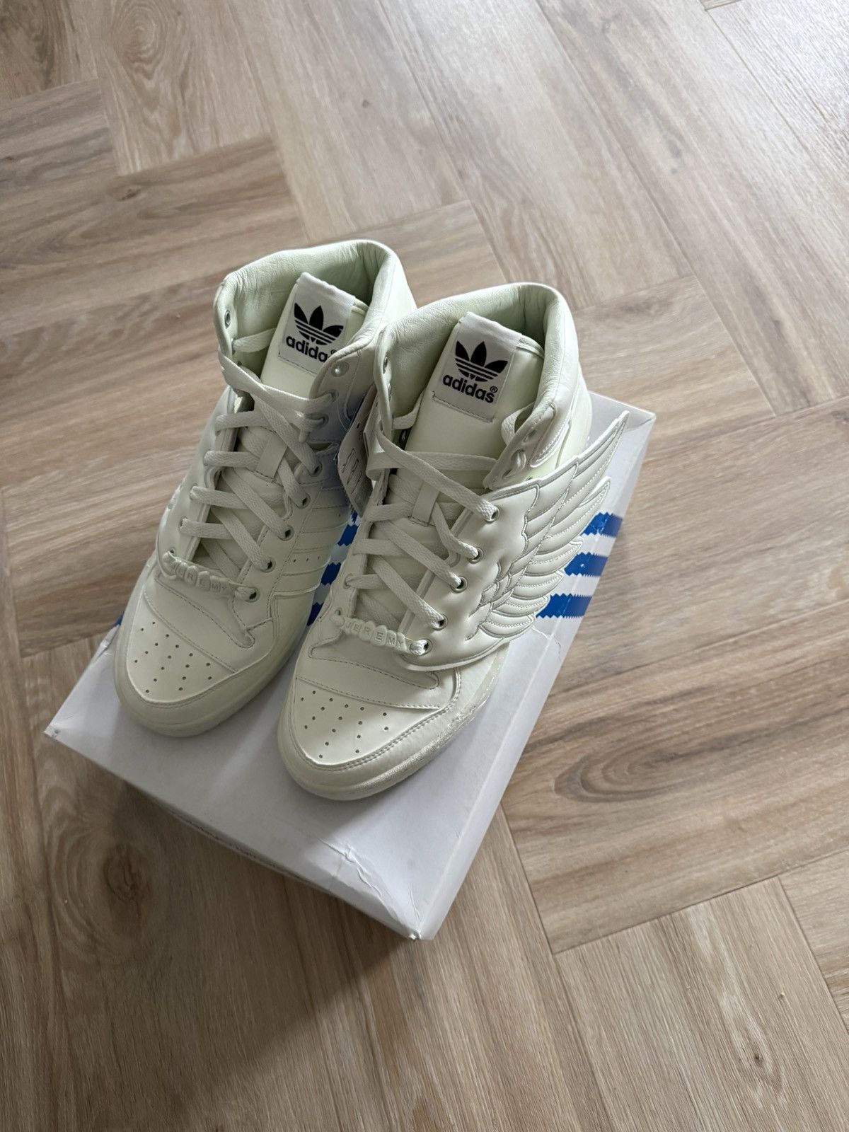 Adidas × Jeremy Scott Jeremy Scott x Adidas Wings Glow in the Dark Size 44 Size US 10 / EU 43 - 2 Thumbnail