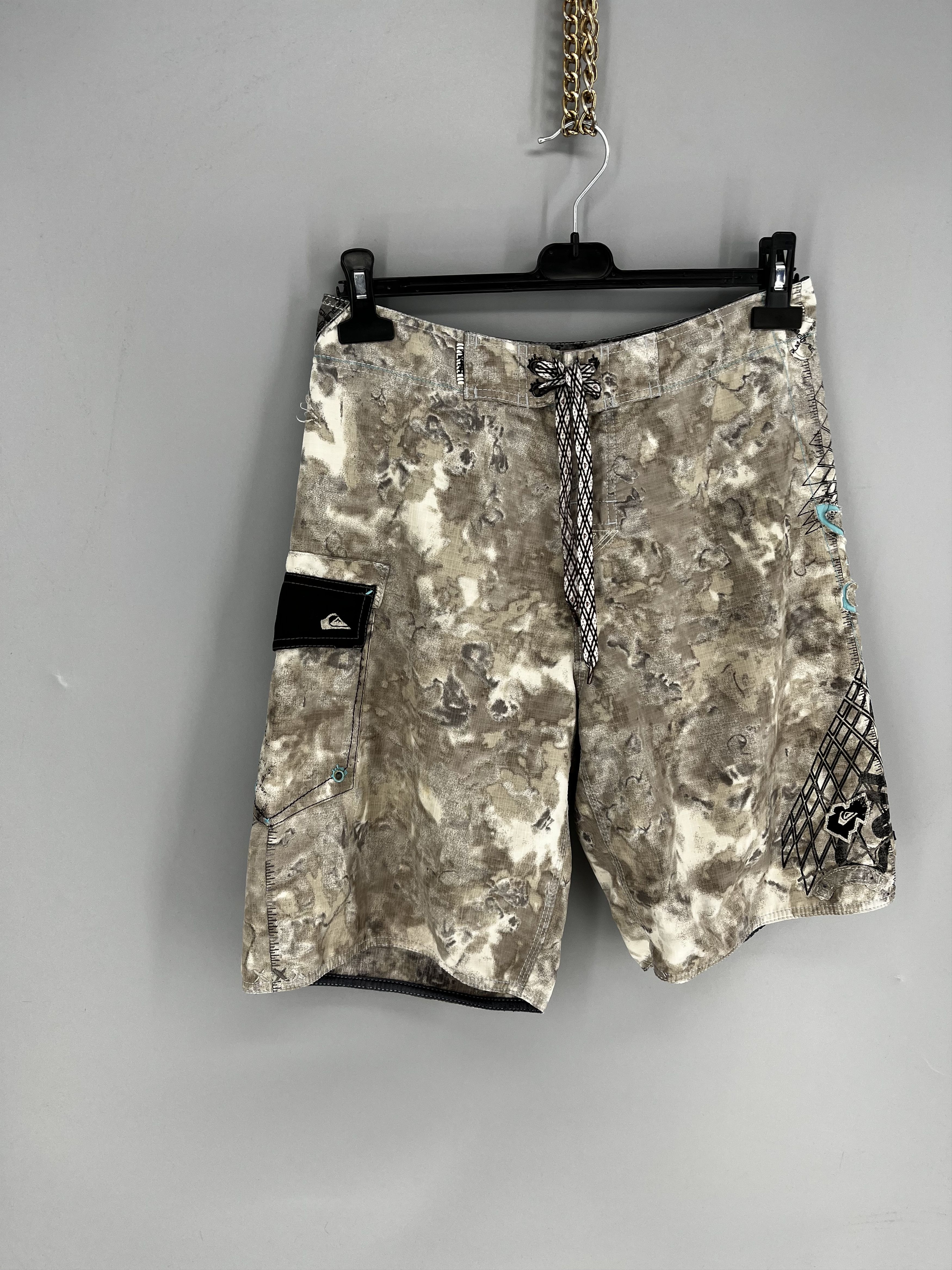 Vintage Vintage Quiksilver Shorts Big Logo Y2K Style 90s Surfing Size US 30 / EU 46 - 2 Thumbnail