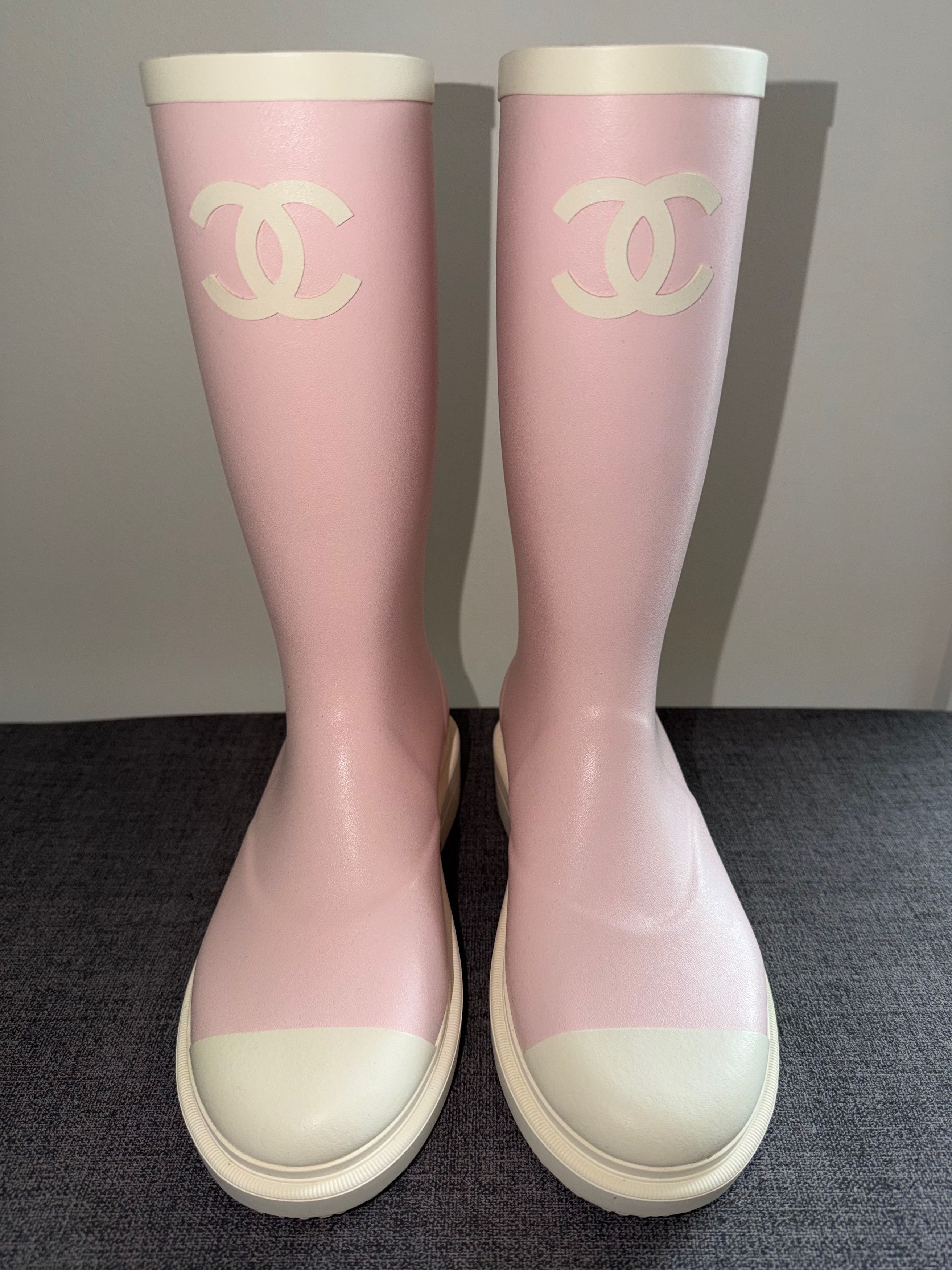 Chanel Chanel 26C White CC Logo High Pull On Rubber Rain Boots 39 Size US 9 / IT 39 - 20 Thumbnail