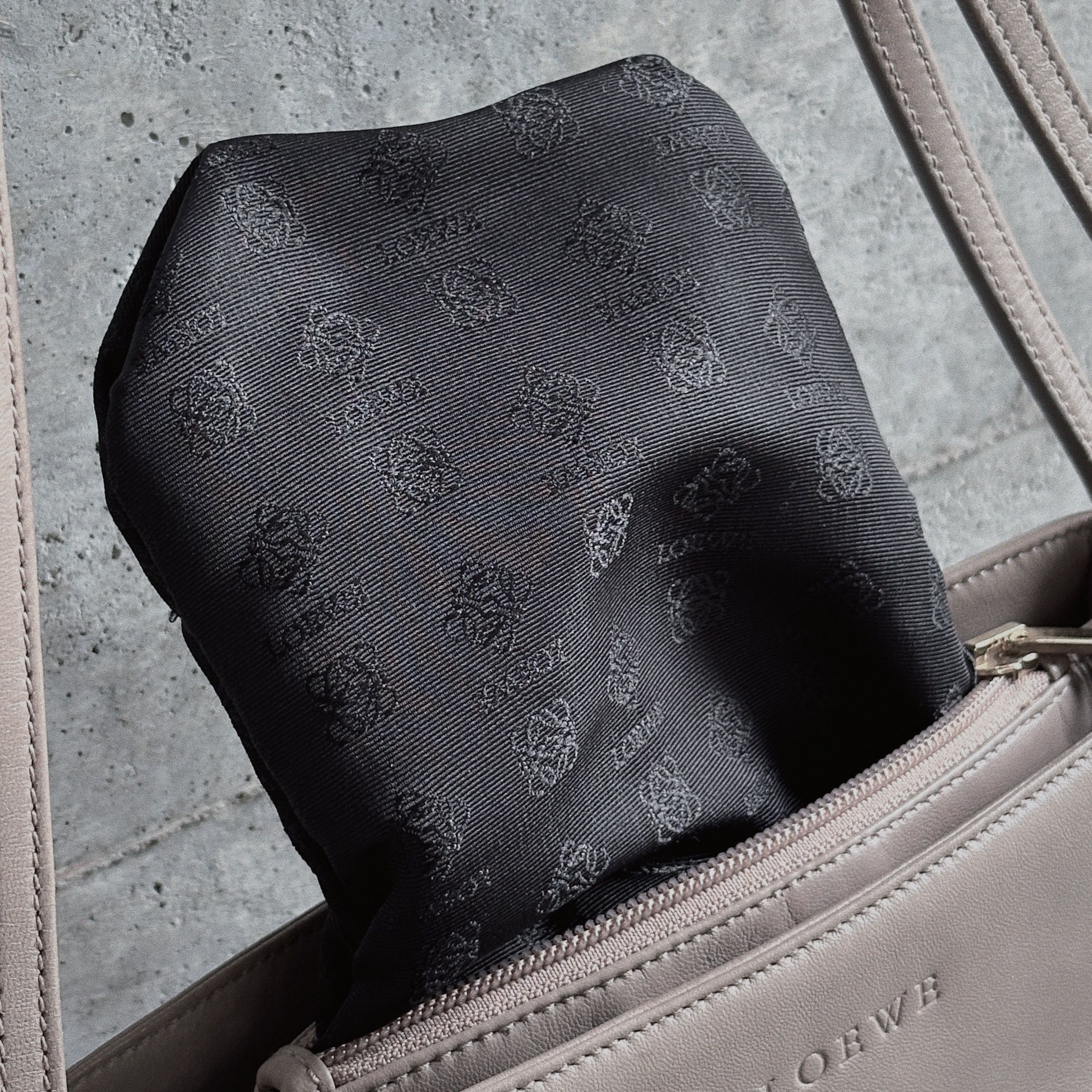 Loewe Loewe Vintage Shoulder Bag – Soft Leather, Made in Spain Size ONE SIZE - 5 Thumbnail