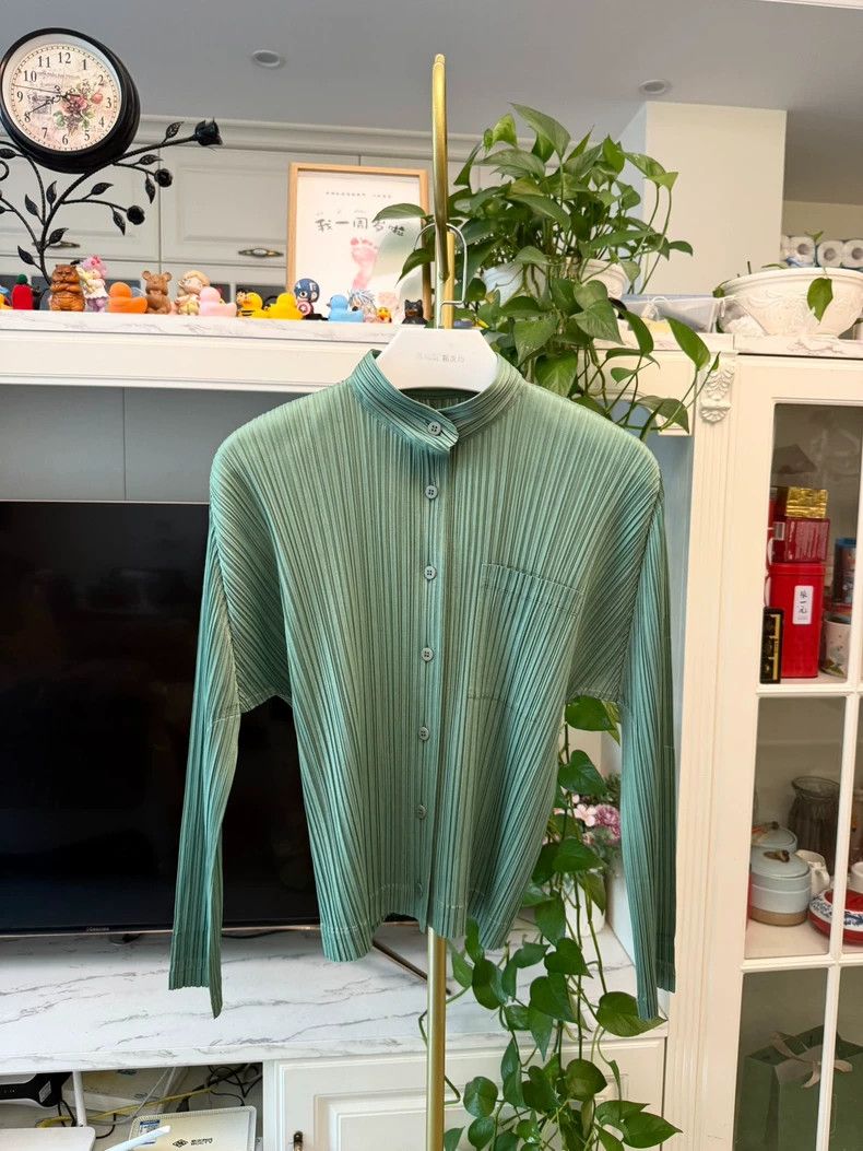 Issey Miyake Issey Miyake size:3 A light green pleated cardigan Size XS / US 0-2 / IT 36-38 - 1 Thumbnail